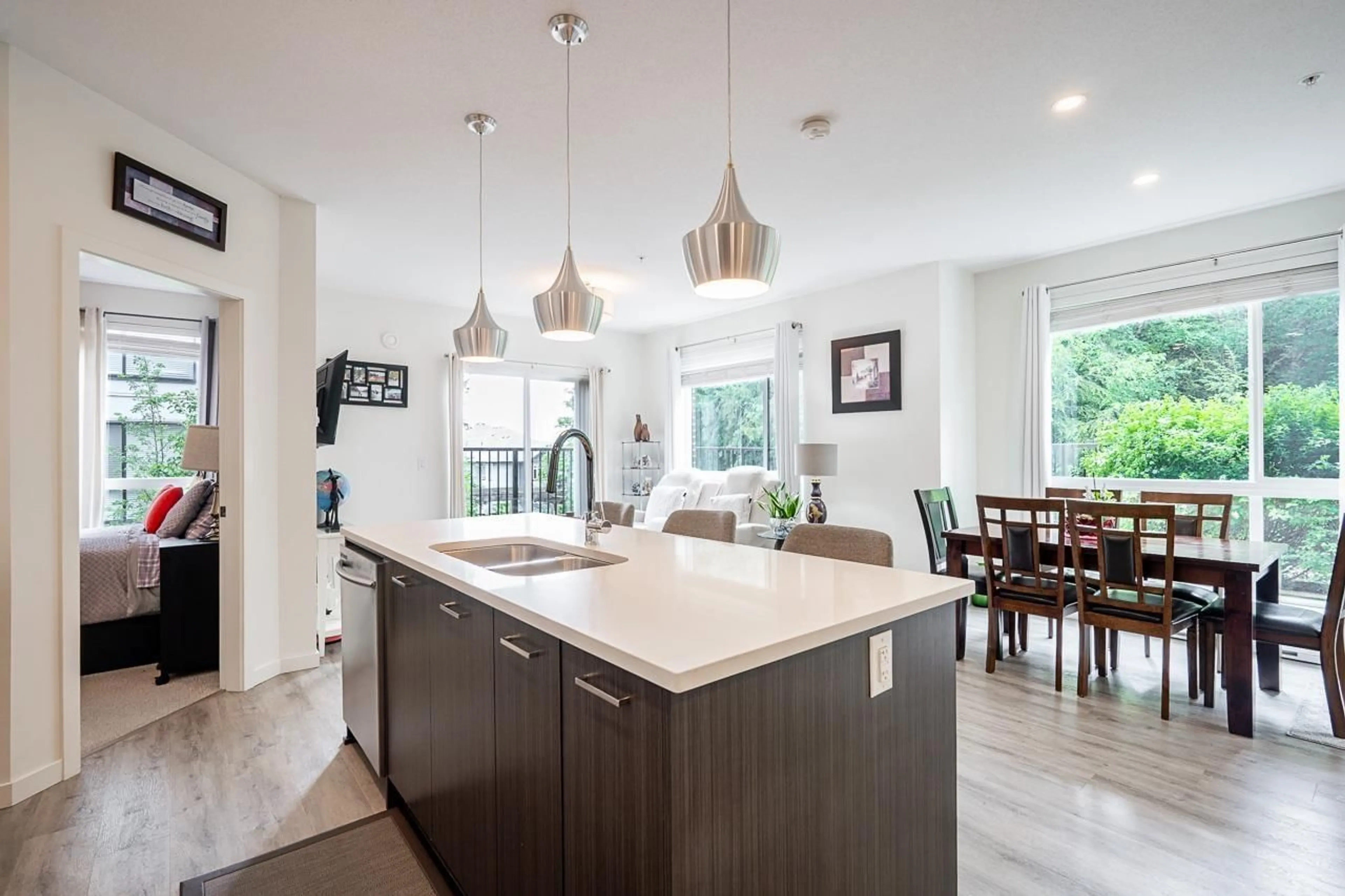 Contemporary kitchen, unknown for B004 - 20087 68 AVENUE, Langley British Columbia V2Y0Y3