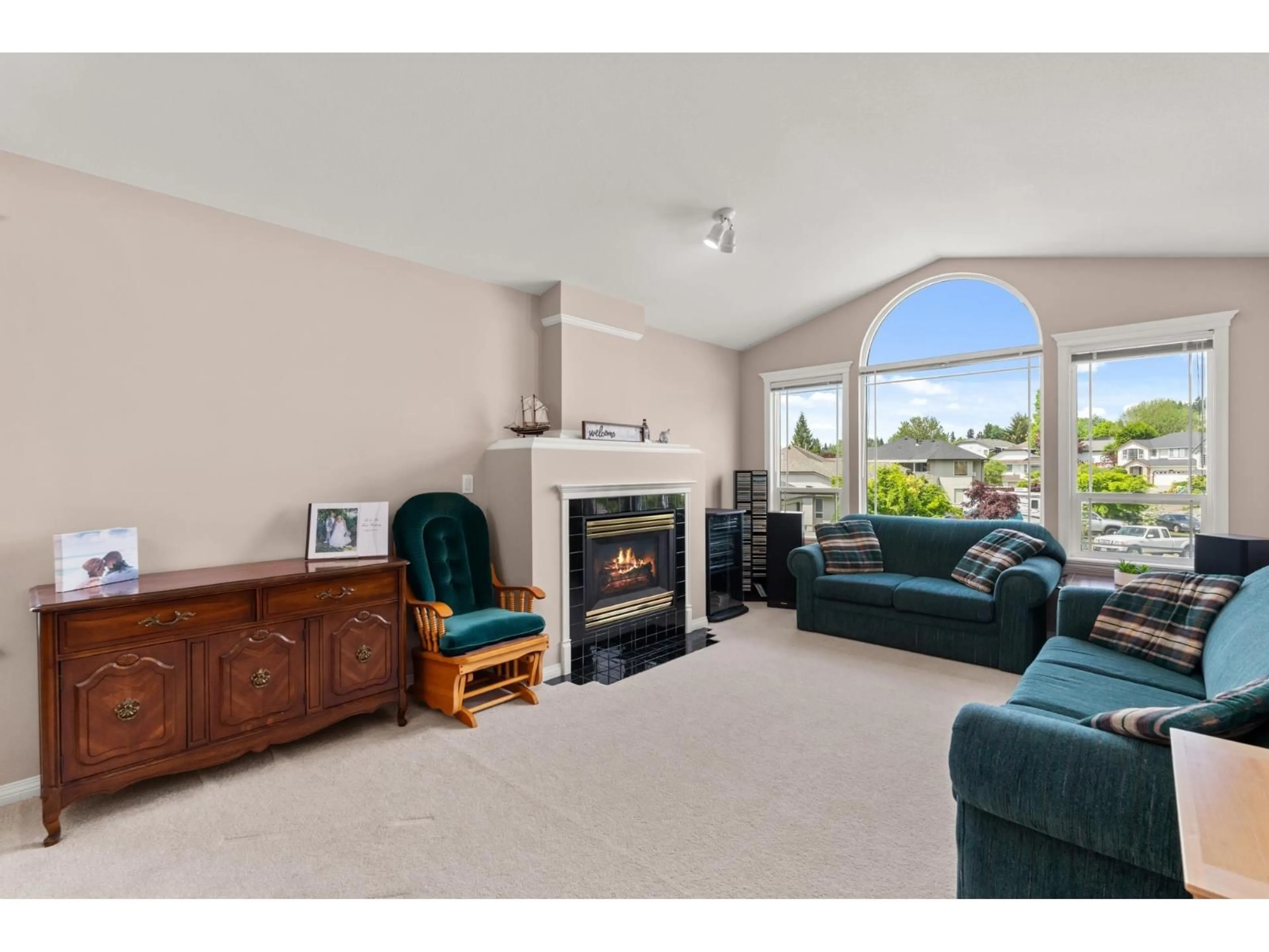 Living room with furniture, unknown for 8262 WHARTON PLACE, Mission British Columbia V2V7A4