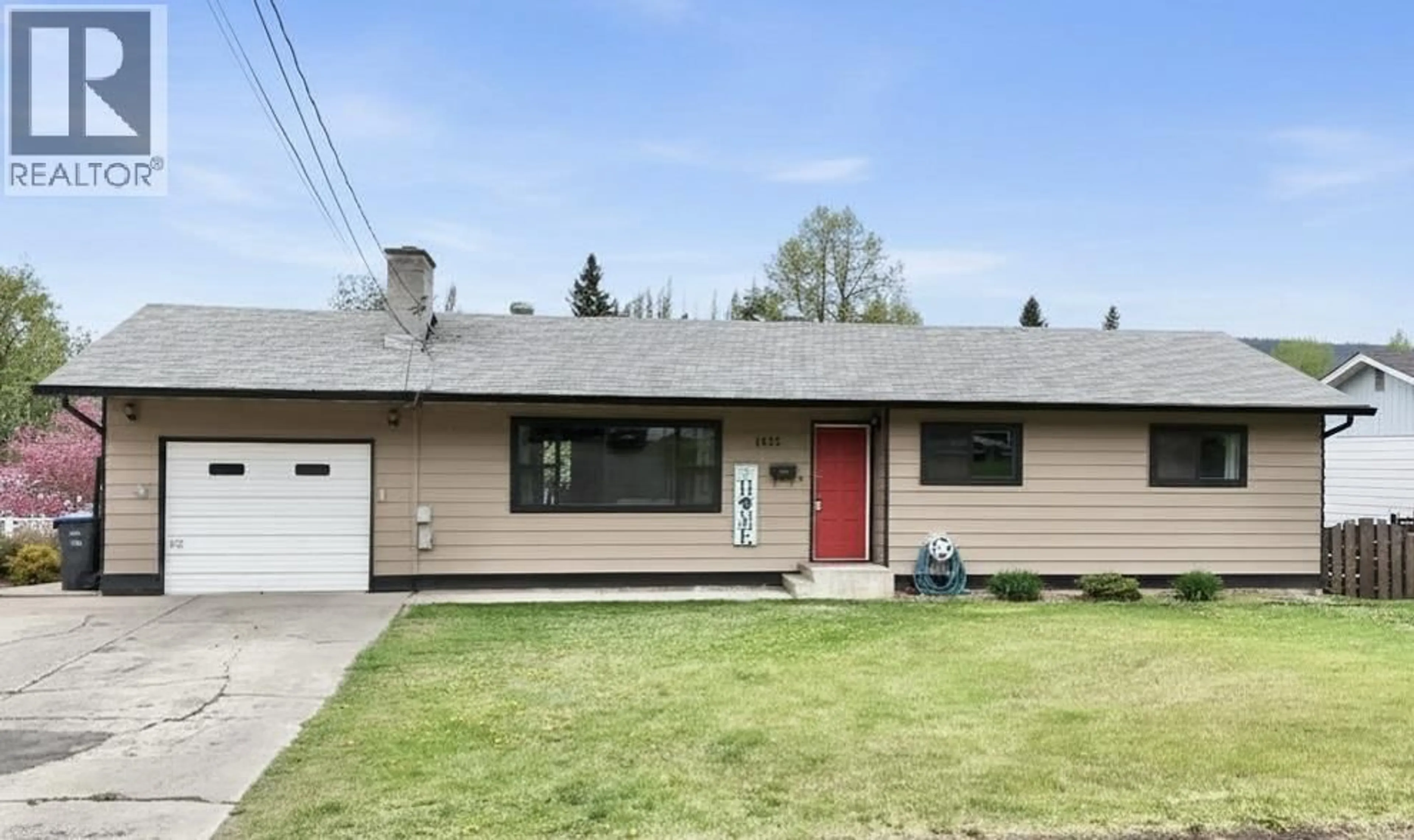 Home with vinyl exterior material, street for 1035 PIGEON AVENUE, Williams Lake British Columbia V2G2B8