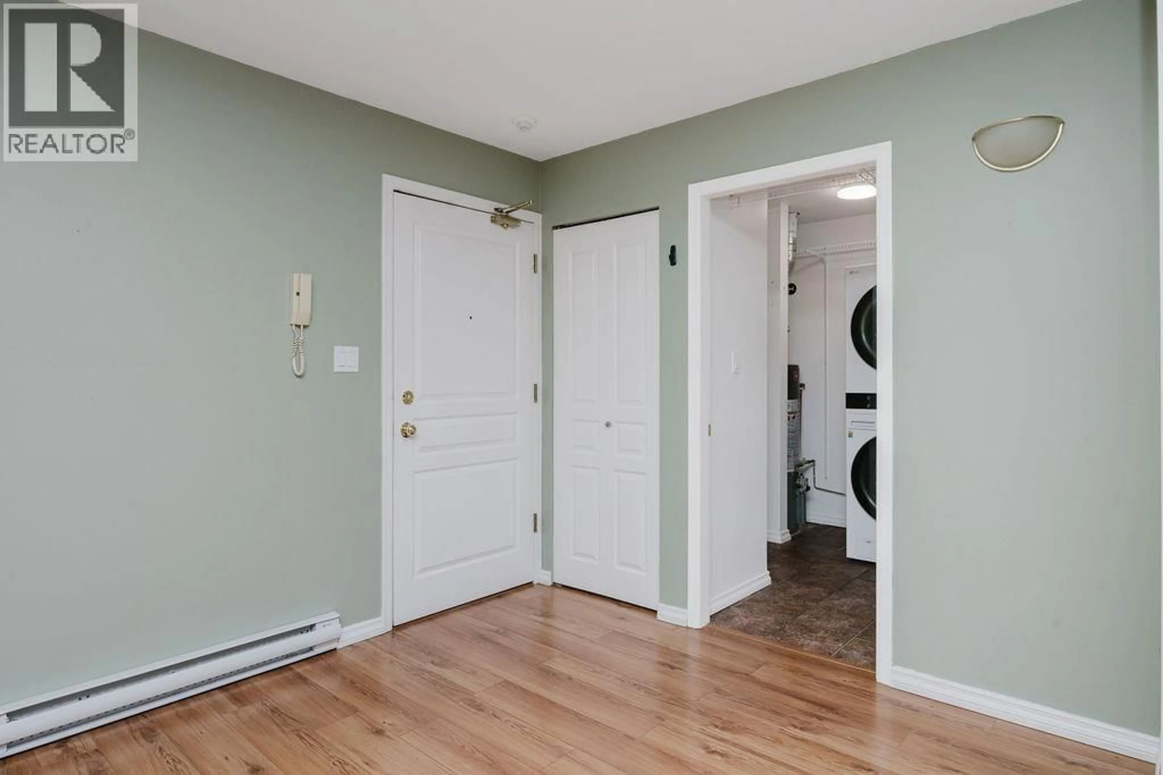 A pic of a room for 4 - 689 PARK ROAD, Gibsons British Columbia V0N1V7