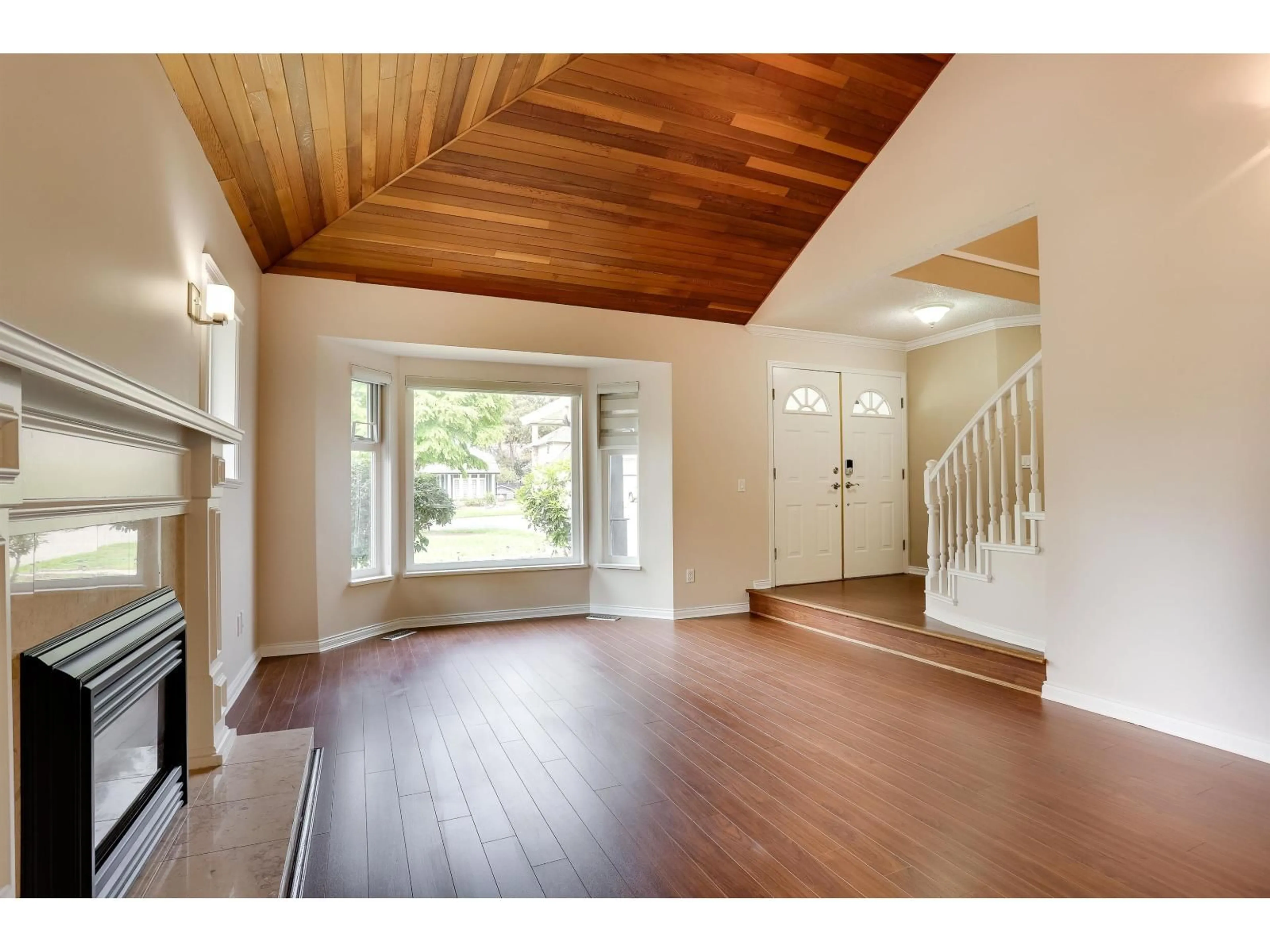 Indoor entryway for 12184 BOUNDARY DRIVE SOUTH, Surrey British Columbia V3X2B7