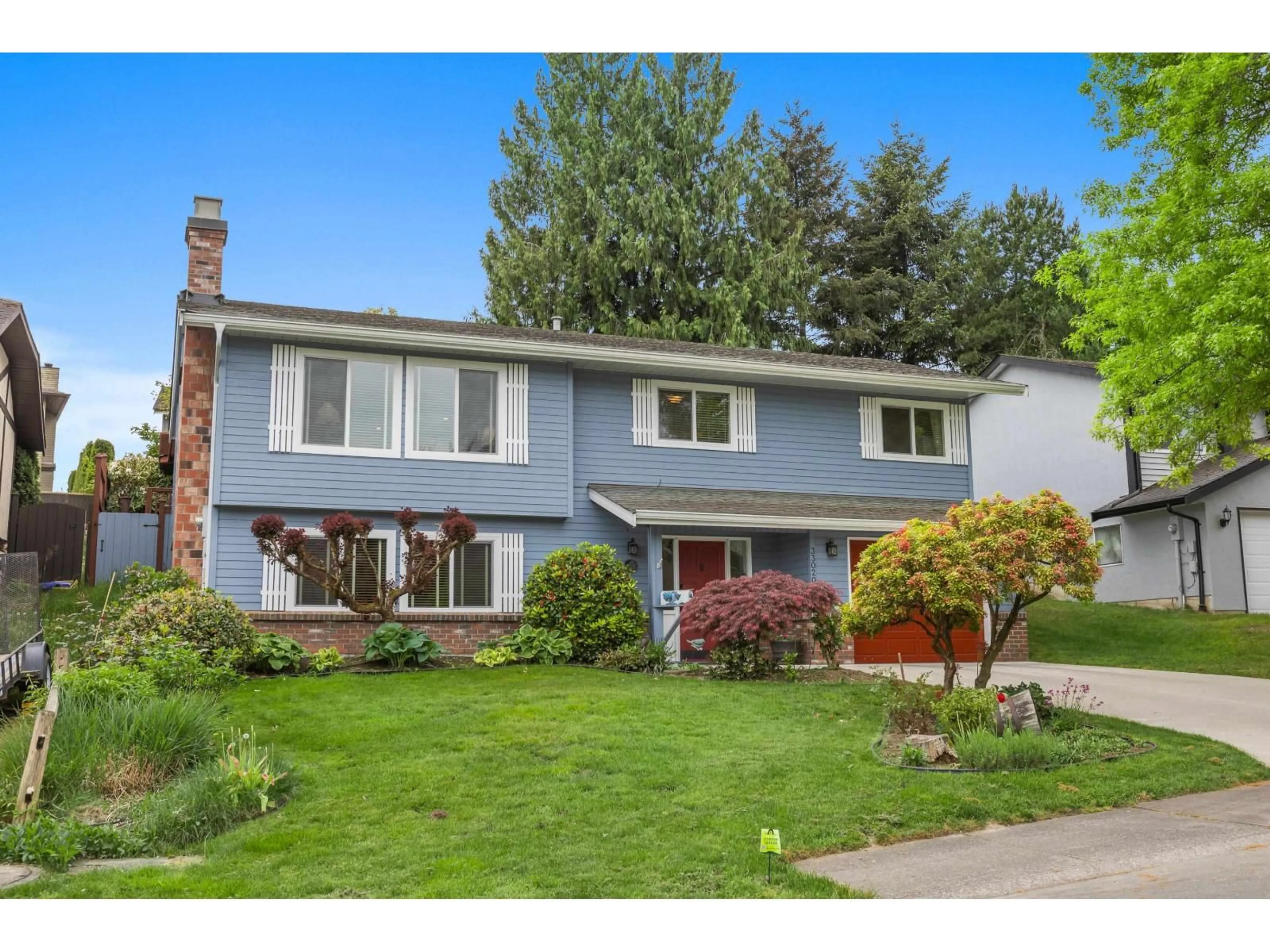 Home with vinyl exterior material, street for 33020 CAITHNESS PLACE, Abbotsford British Columbia V2S7B2