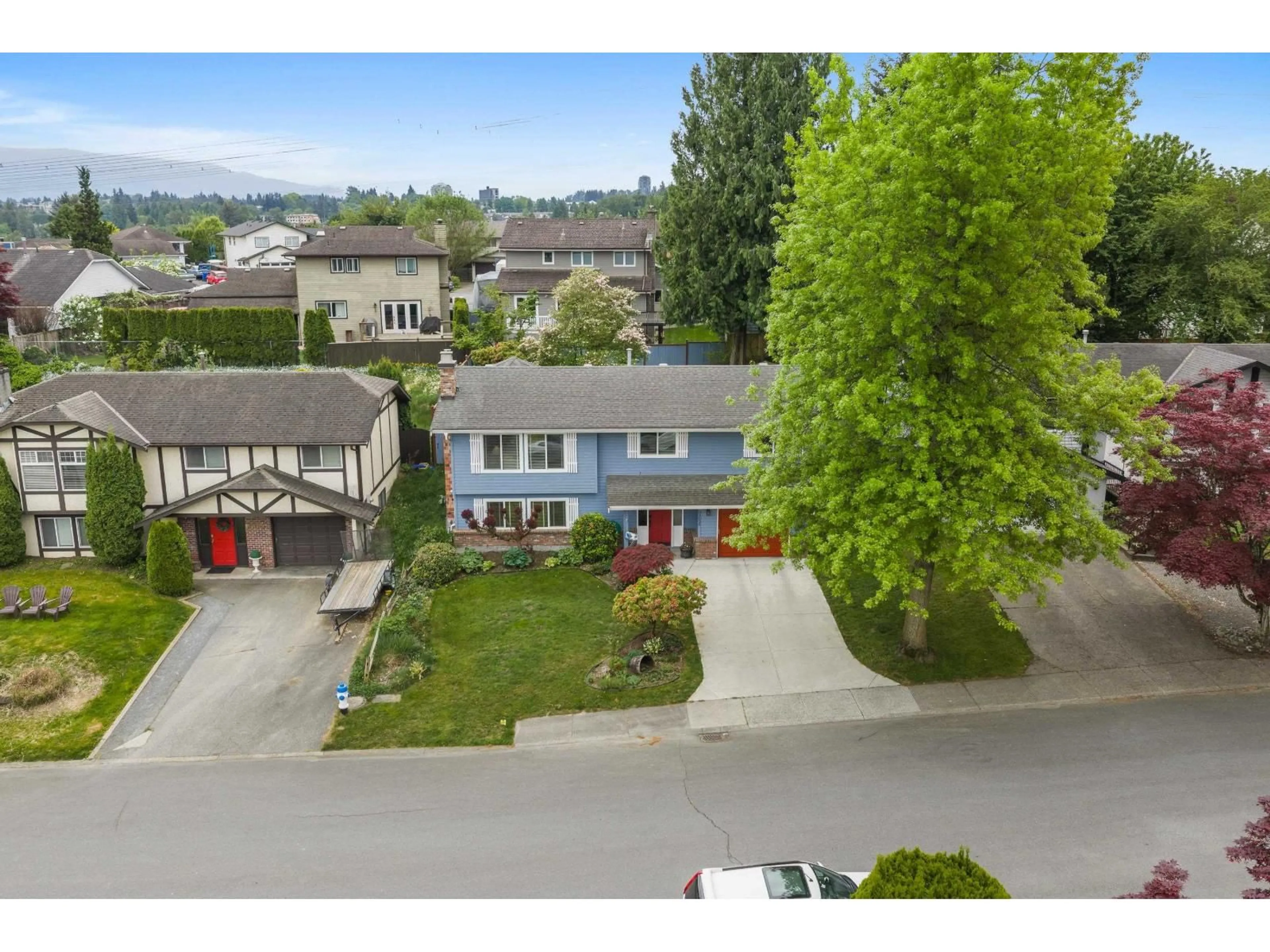 A pic from outside/outdoor area/front of a property/back of a property/a pic from drone, street for 33020 CAITHNESS PLACE, Abbotsford British Columbia V2S7B2