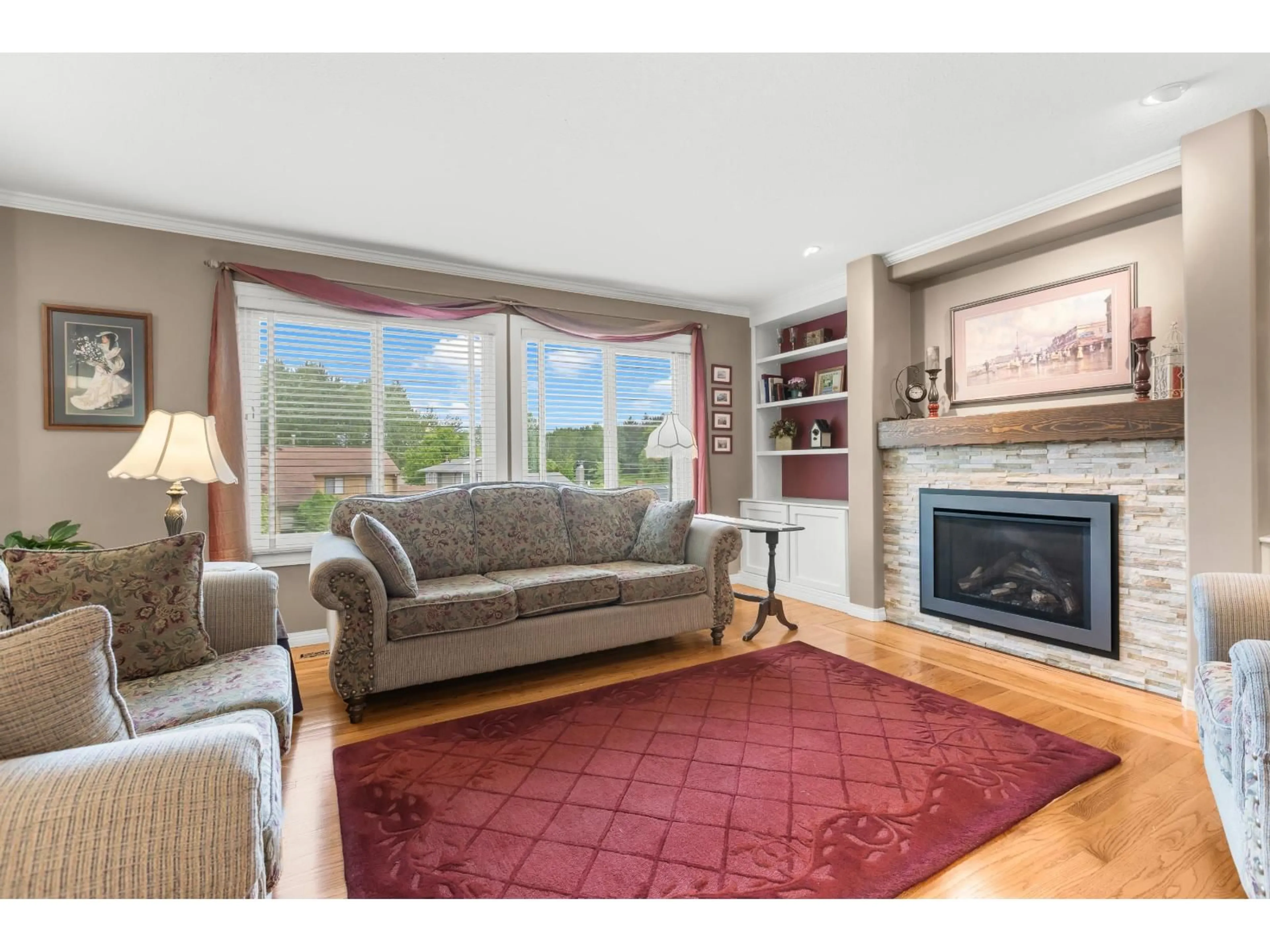 Living room with furniture, unknown for 33020 CAITHNESS PLACE, Abbotsford British Columbia V2S7B2