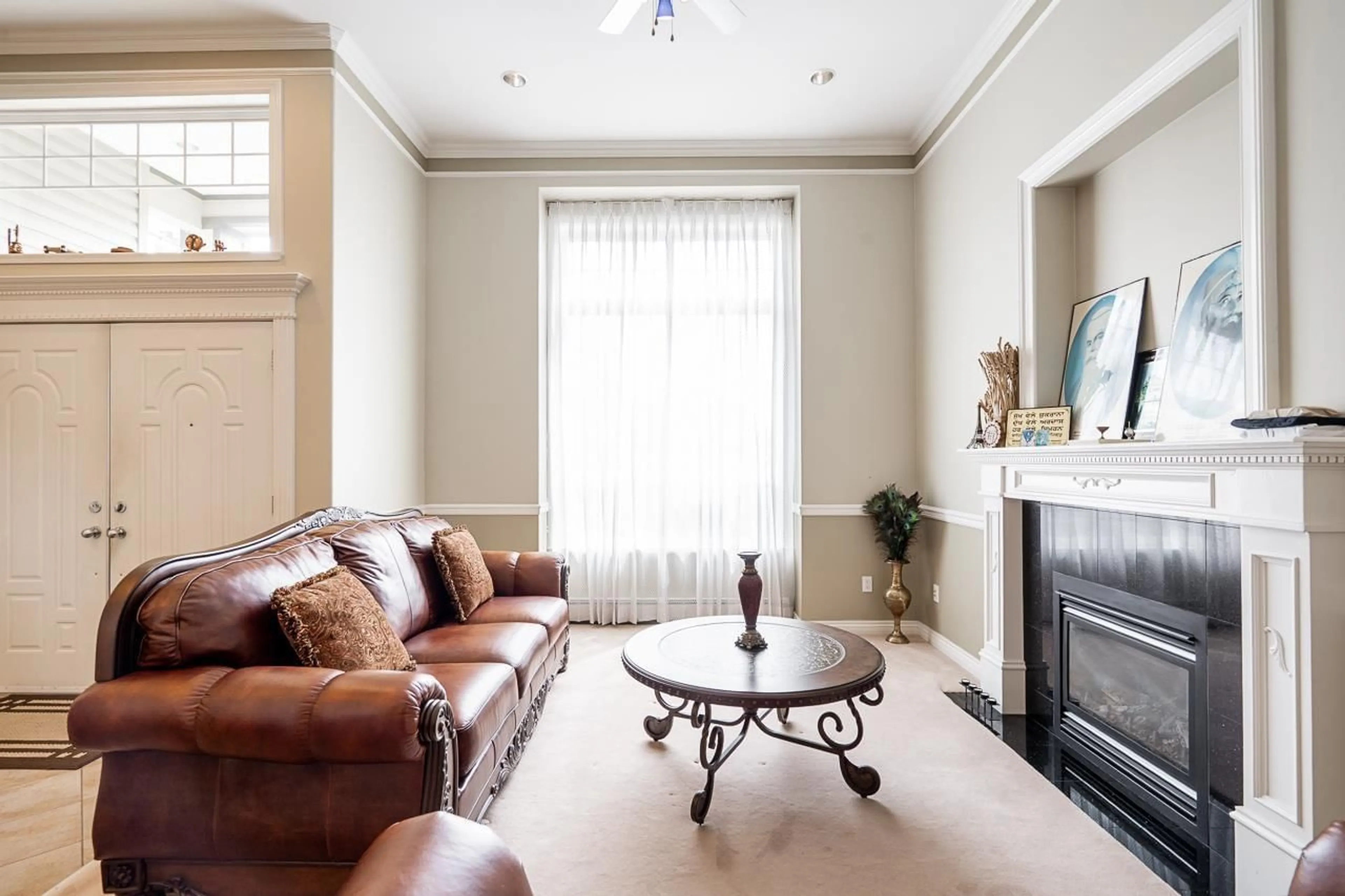 Living room with furniture, unknown for 13053 96A AVENUE, Surrey British Columbia V3T5N3