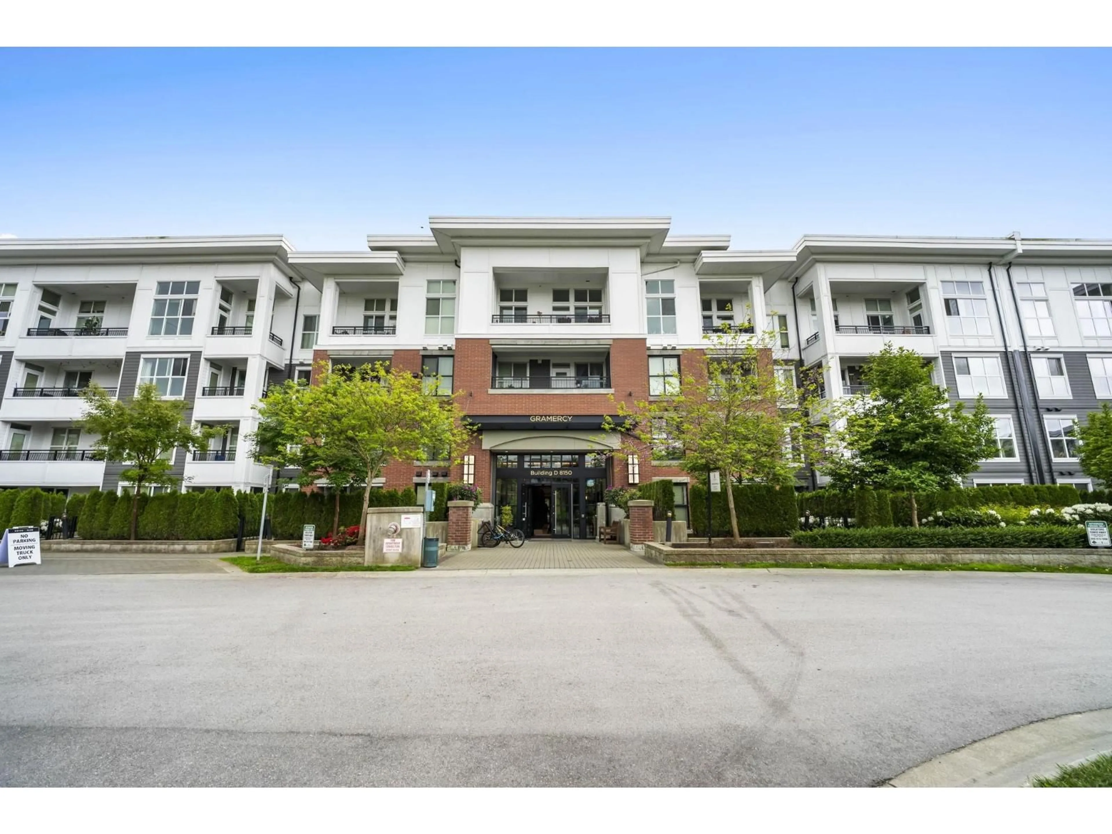 Indoor foyer for D413 - 8150 207 STREET, Langley British Columbia V2Y4J5