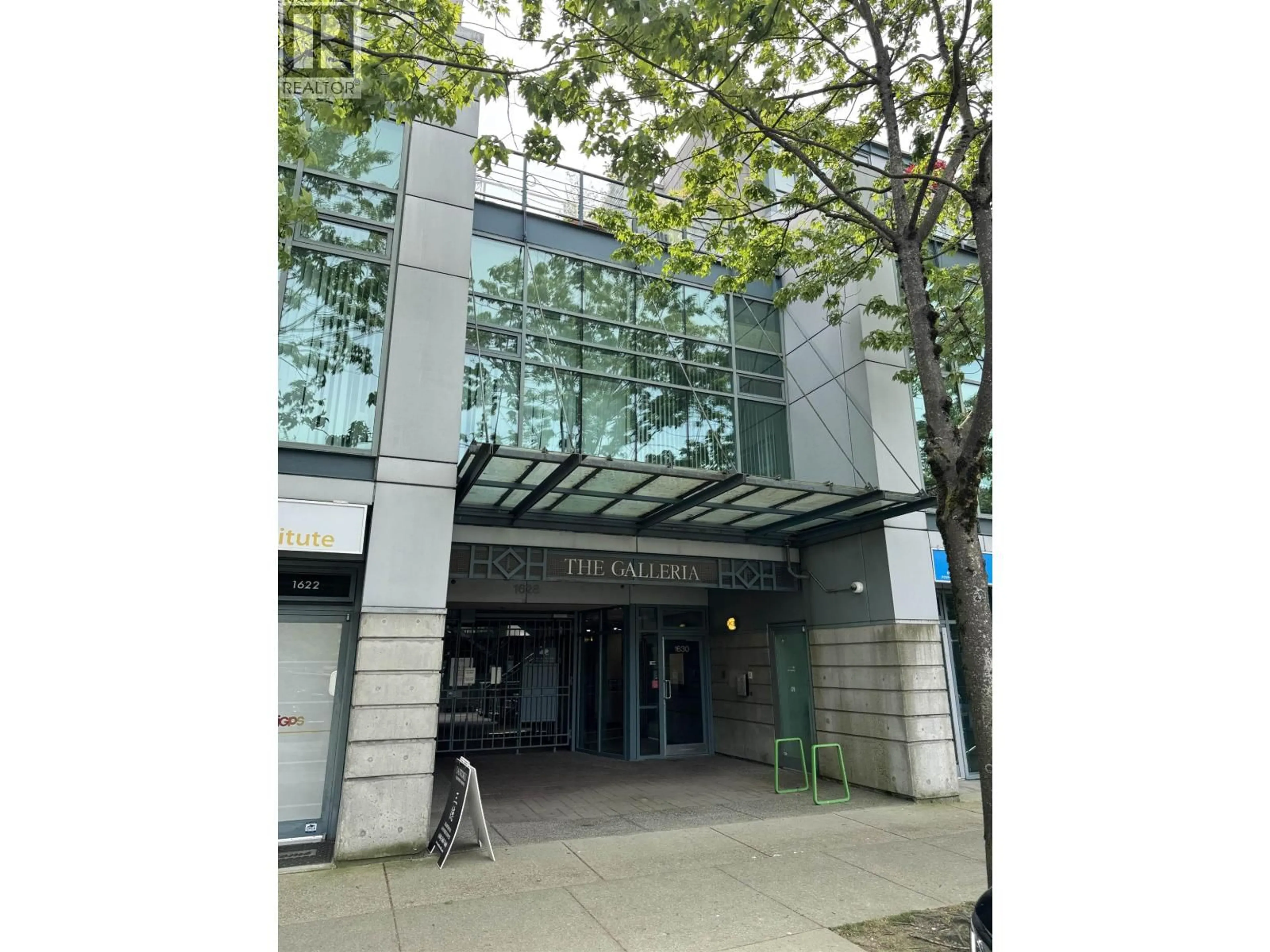 Indoor foyer for 311 - 1630 1ST AVENUE, Vancouver British Columbia V6J1G1