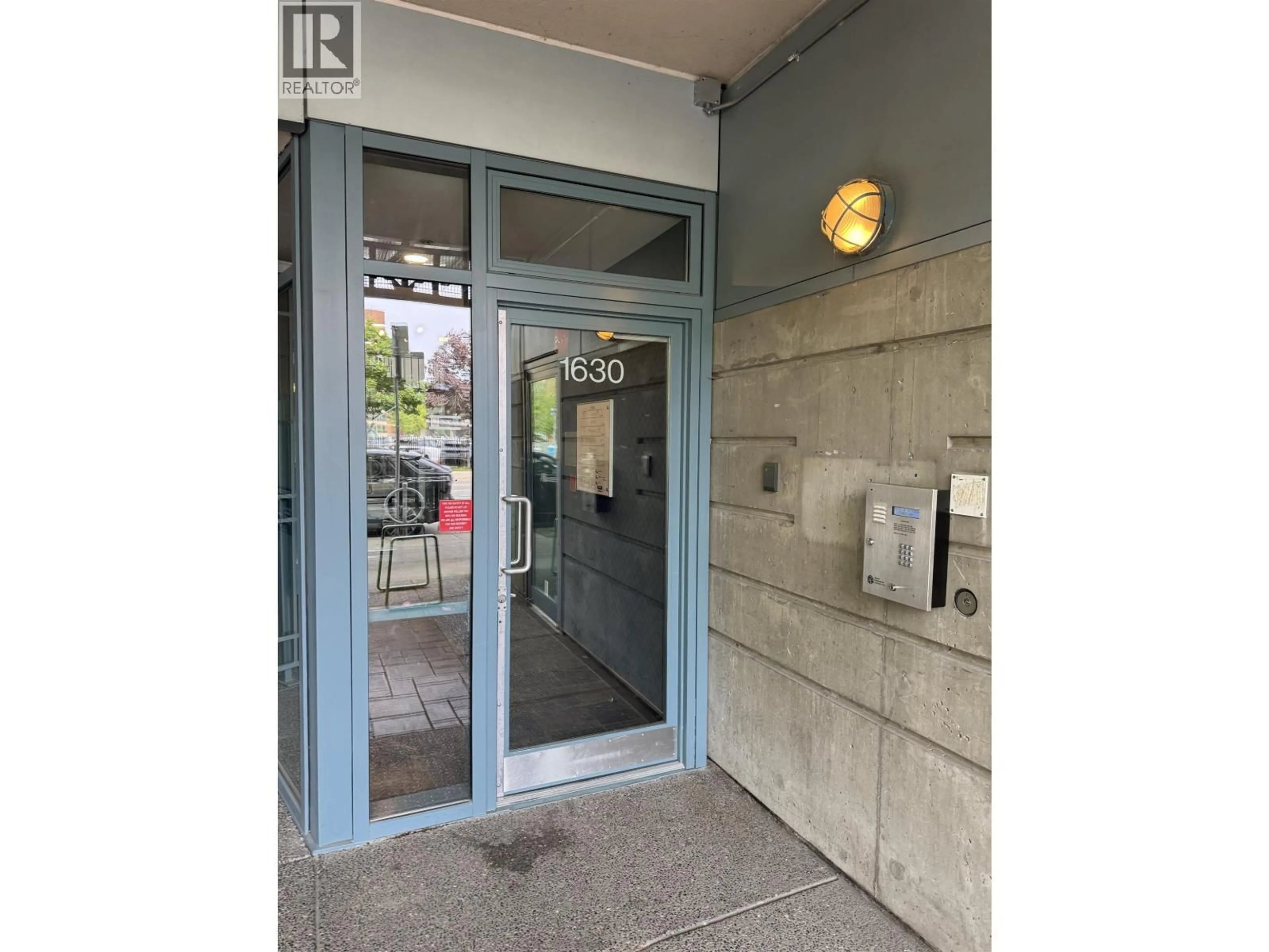 Indoor foyer for 311 - 1630 1ST AVENUE, Vancouver British Columbia V6J1G1