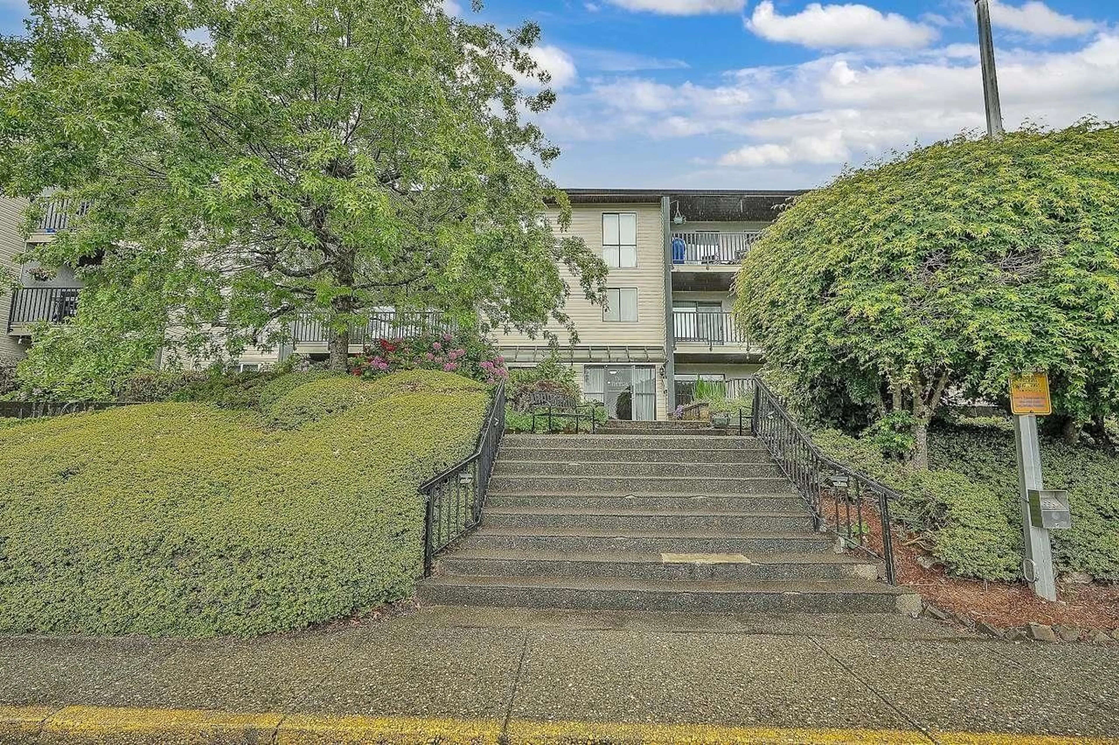A pic from outside/outdoor area/front of a property/back of a property/a pic from drone, building for 215 - 9952 149 STREET, Surrey British Columbia V3R7W7