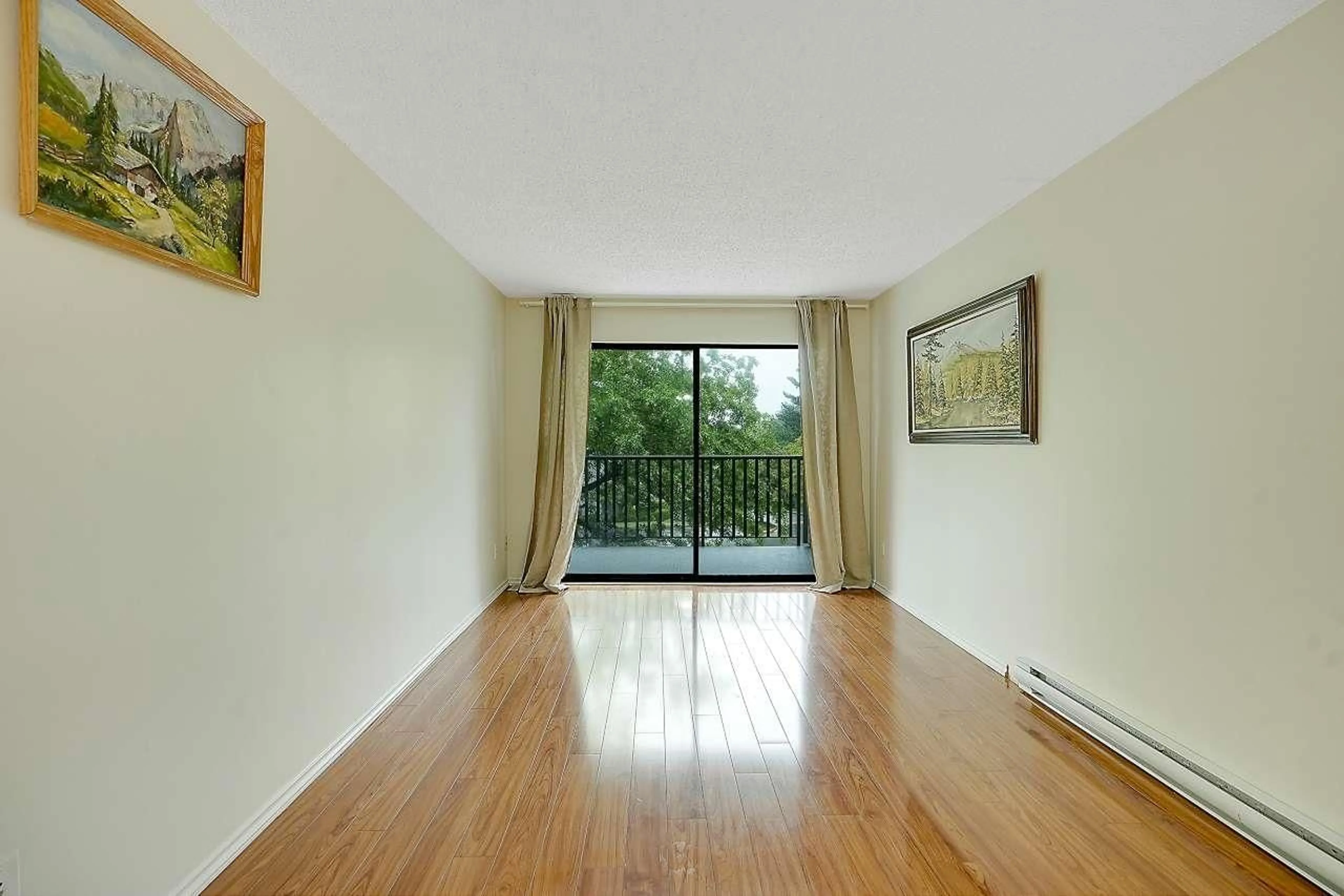 A pic of a room for 215 - 9952 149 STREET, Surrey British Columbia V3R7W7