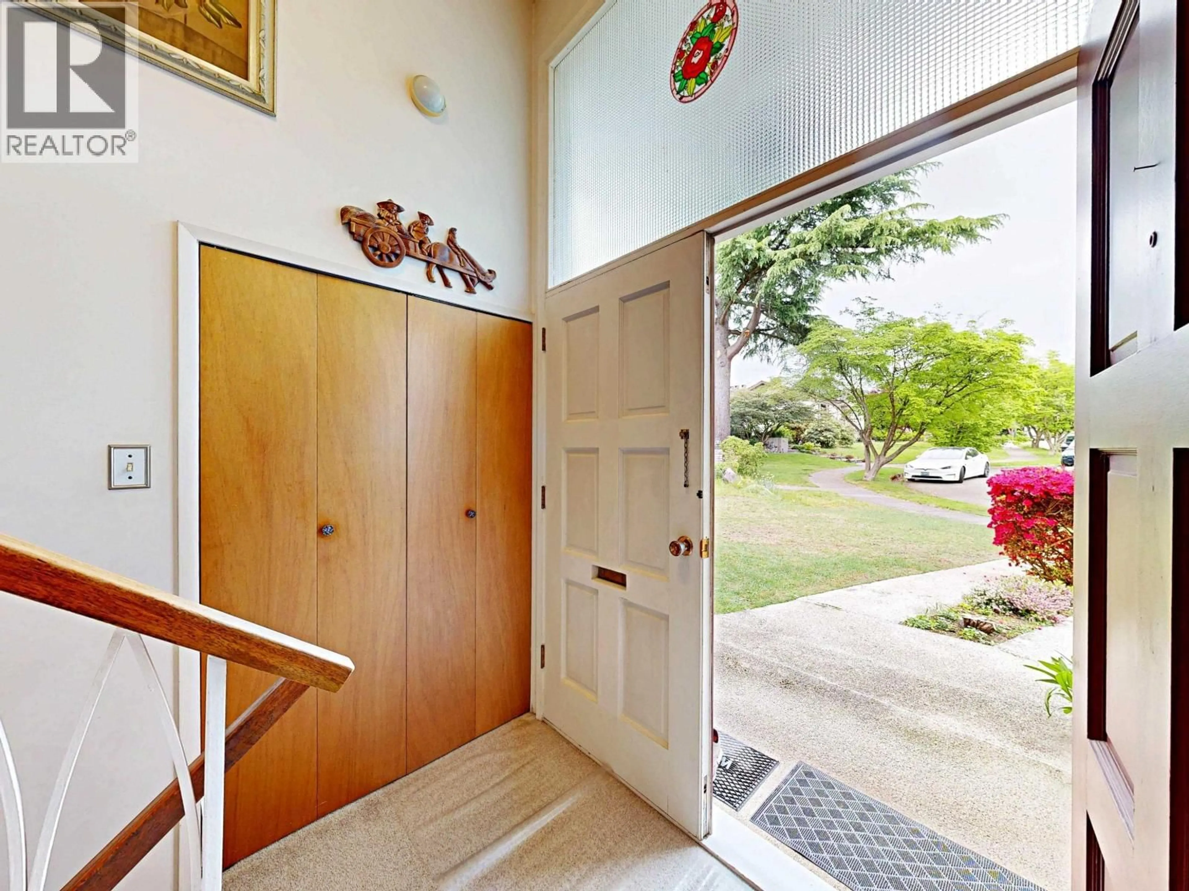 Indoor foyer for 7287 SHAWNEE PLACE, Vancouver British Columbia V5S2Y9