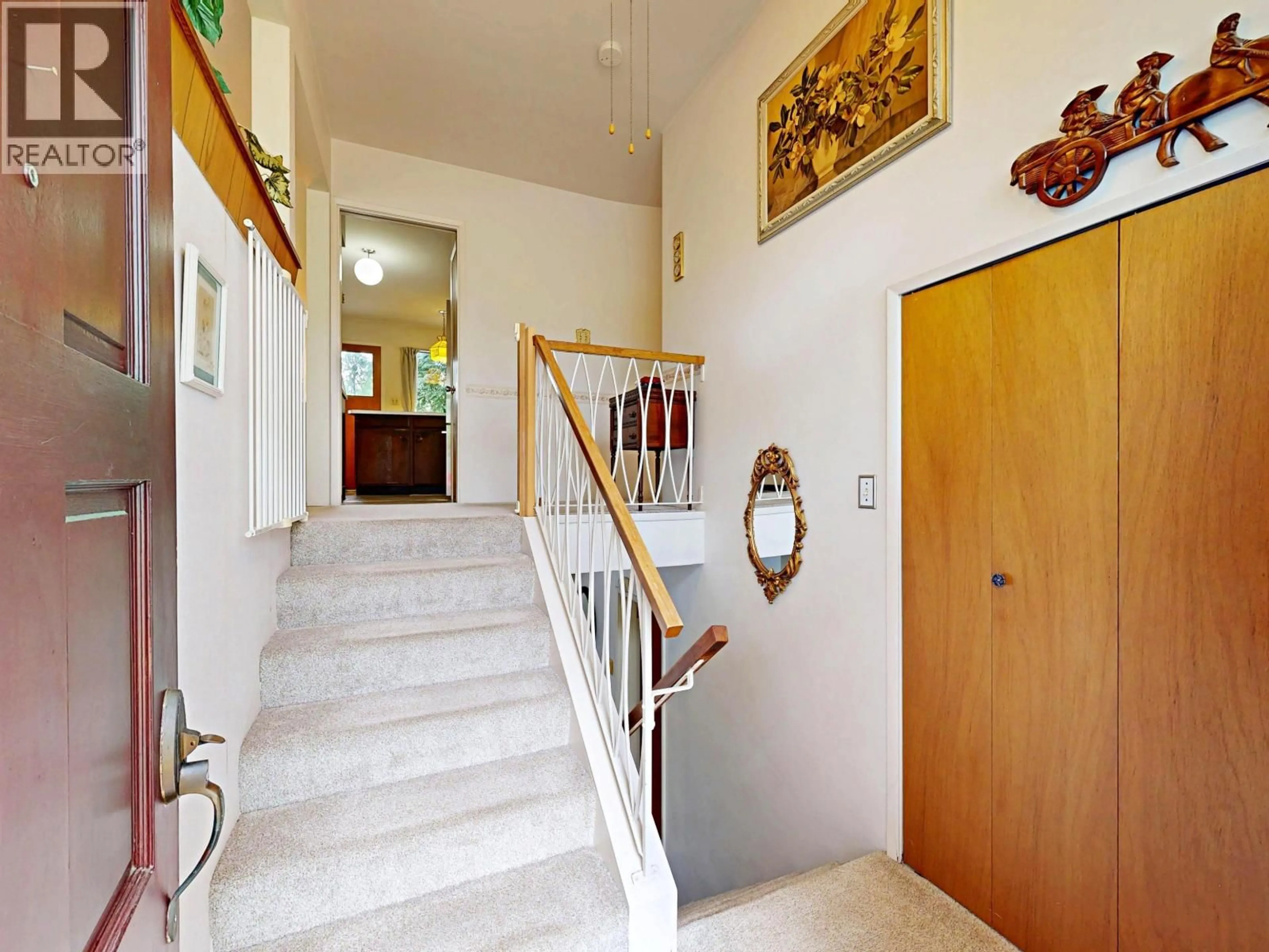 Indoor foyer for 7287 SHAWNEE PLACE, Vancouver British Columbia V5S2Y9
