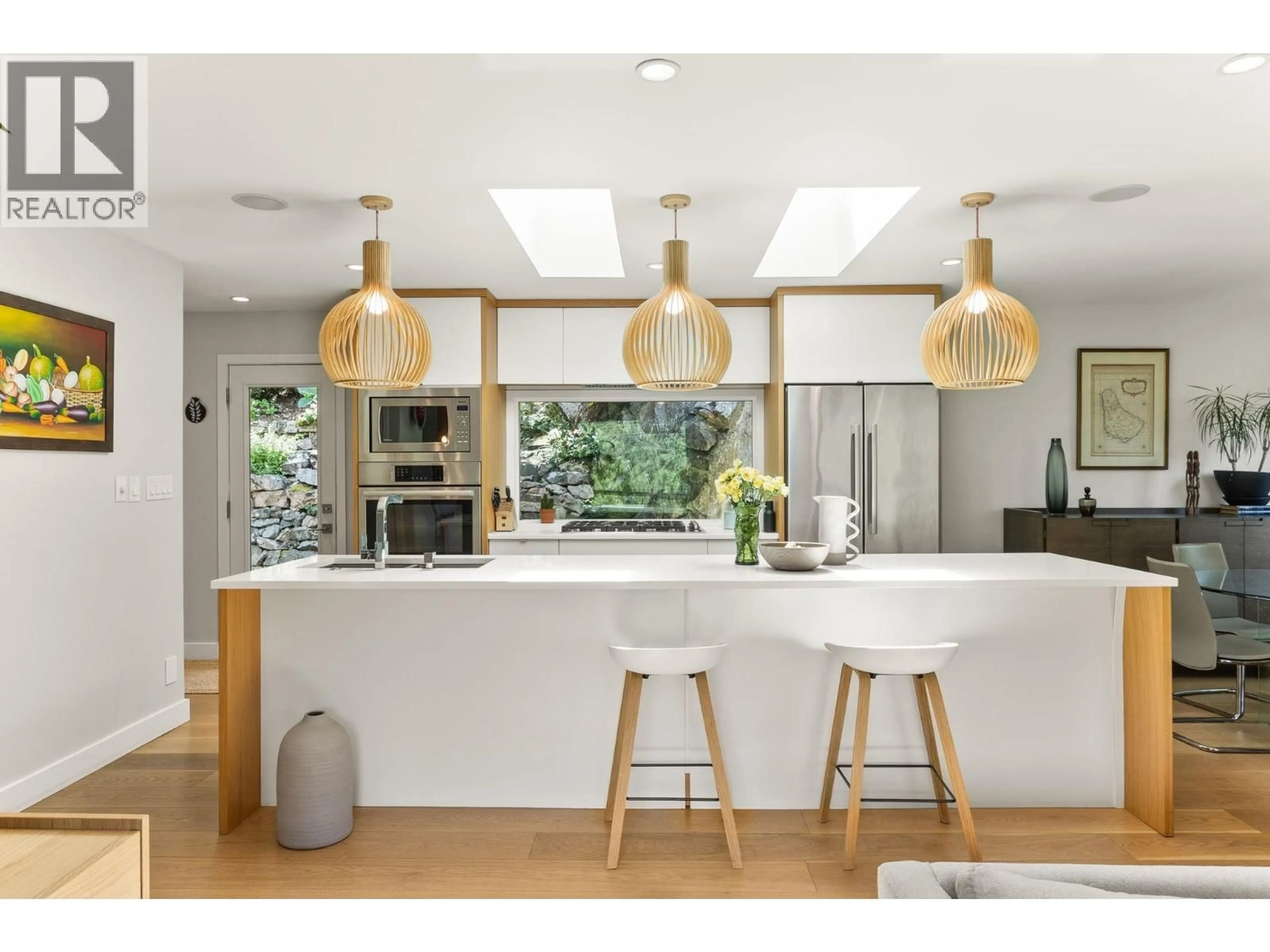 Contemporary kitchen, unknown for 5566 GALLAGHER PLACE, West Vancouver British Columbia V7W1N9