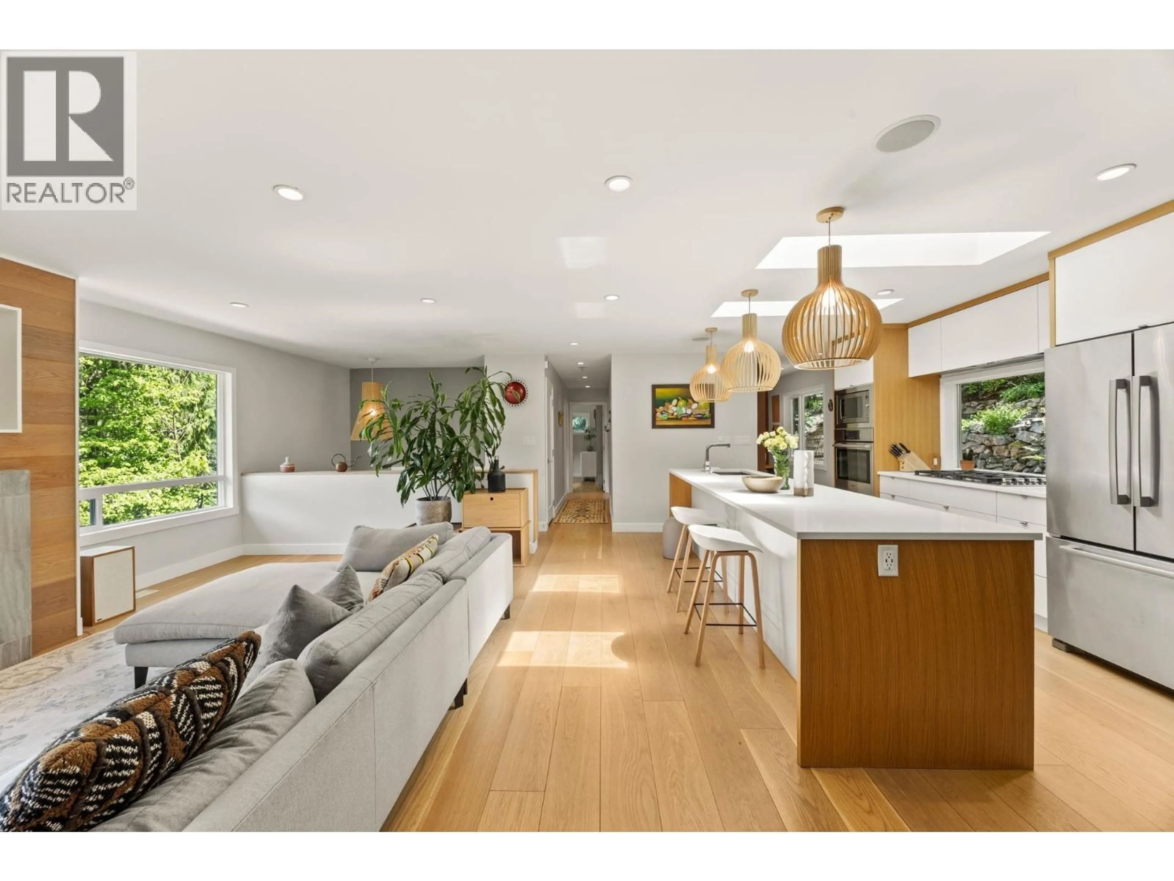 Open concept kitchen, wood/laminate floor for 5566 GALLAGHER PLACE, West Vancouver British Columbia V7W1N9