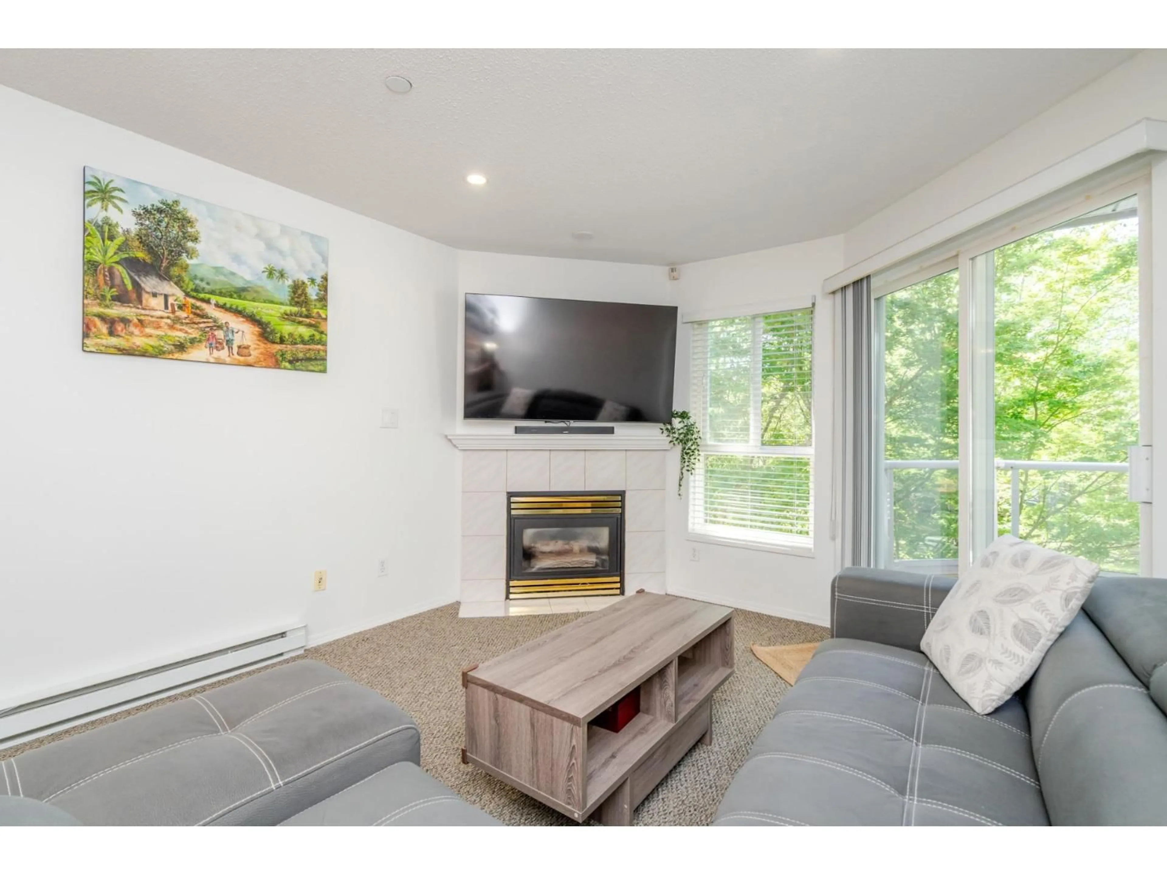 Living room with furniture, wood/laminate floor for 303 - 16137 83 AVENUE, Surrey British Columbia V4N0N1