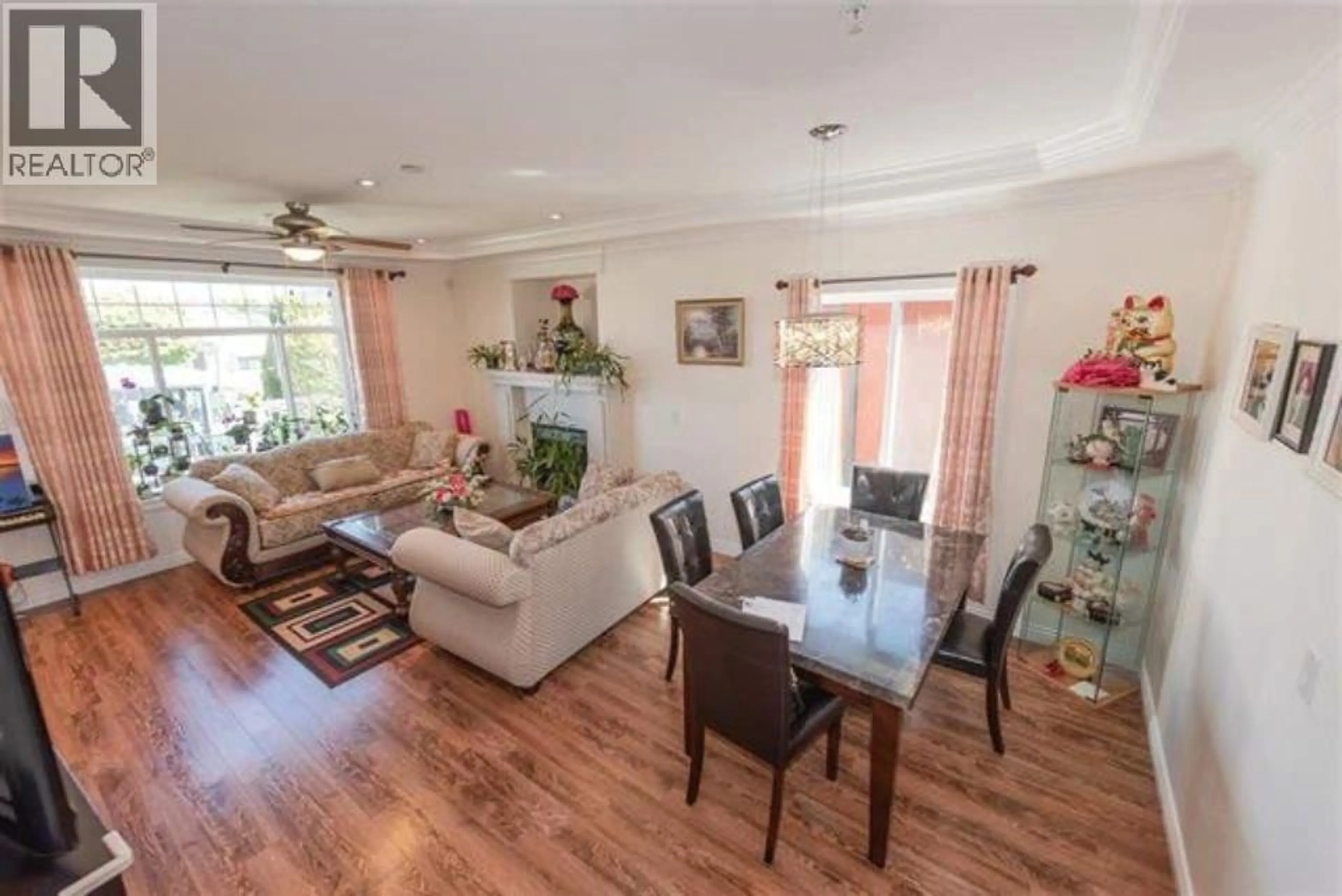 Living room with furniture, wood/laminate floor for 2208 41ST AVENUE, Vancouver British Columbia V5P1L6