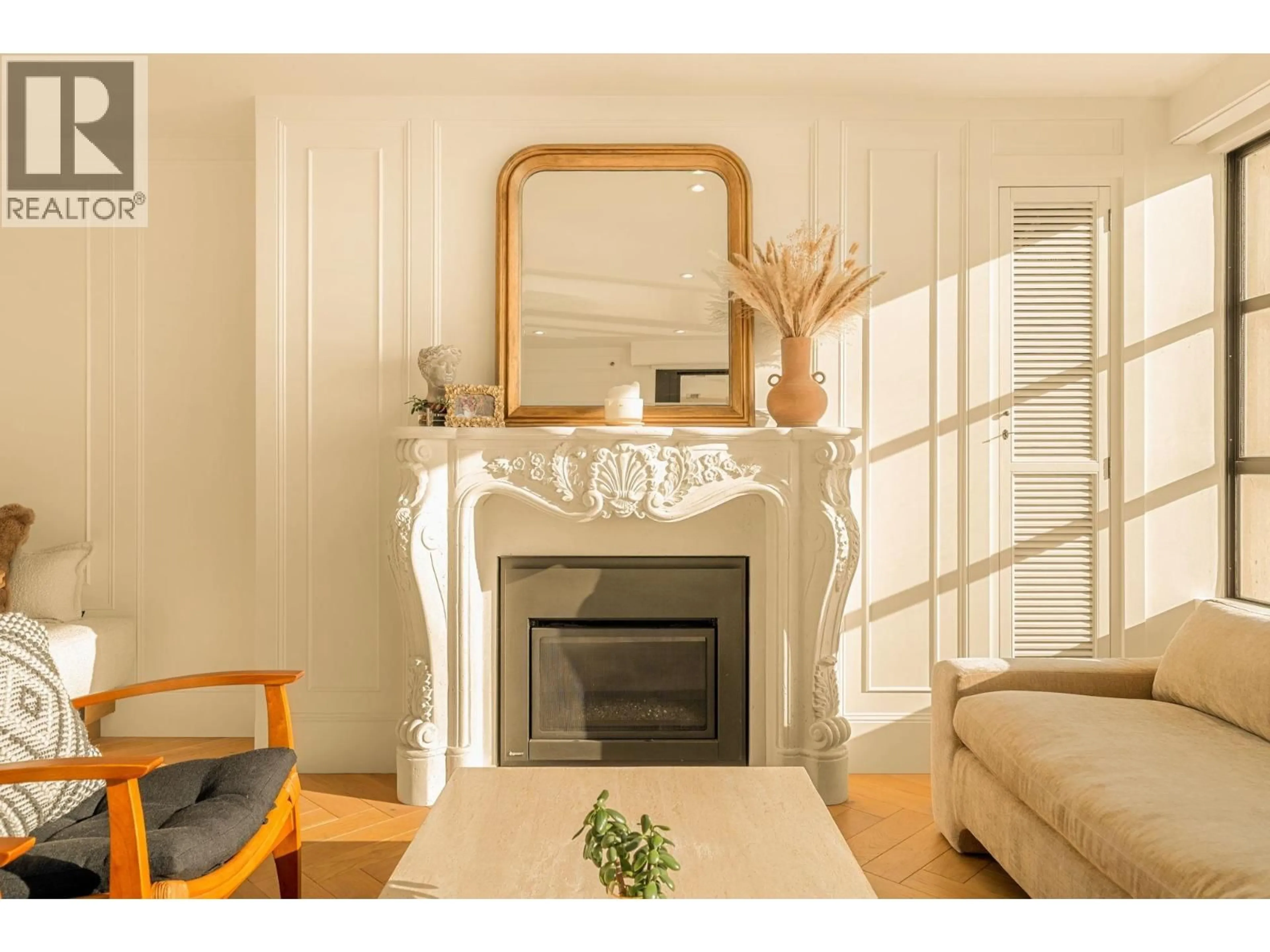 Living room with furniture, wood/laminate floor for 302 - 1008 BEACH AVENUE, Vancouver British Columbia V6E1T7