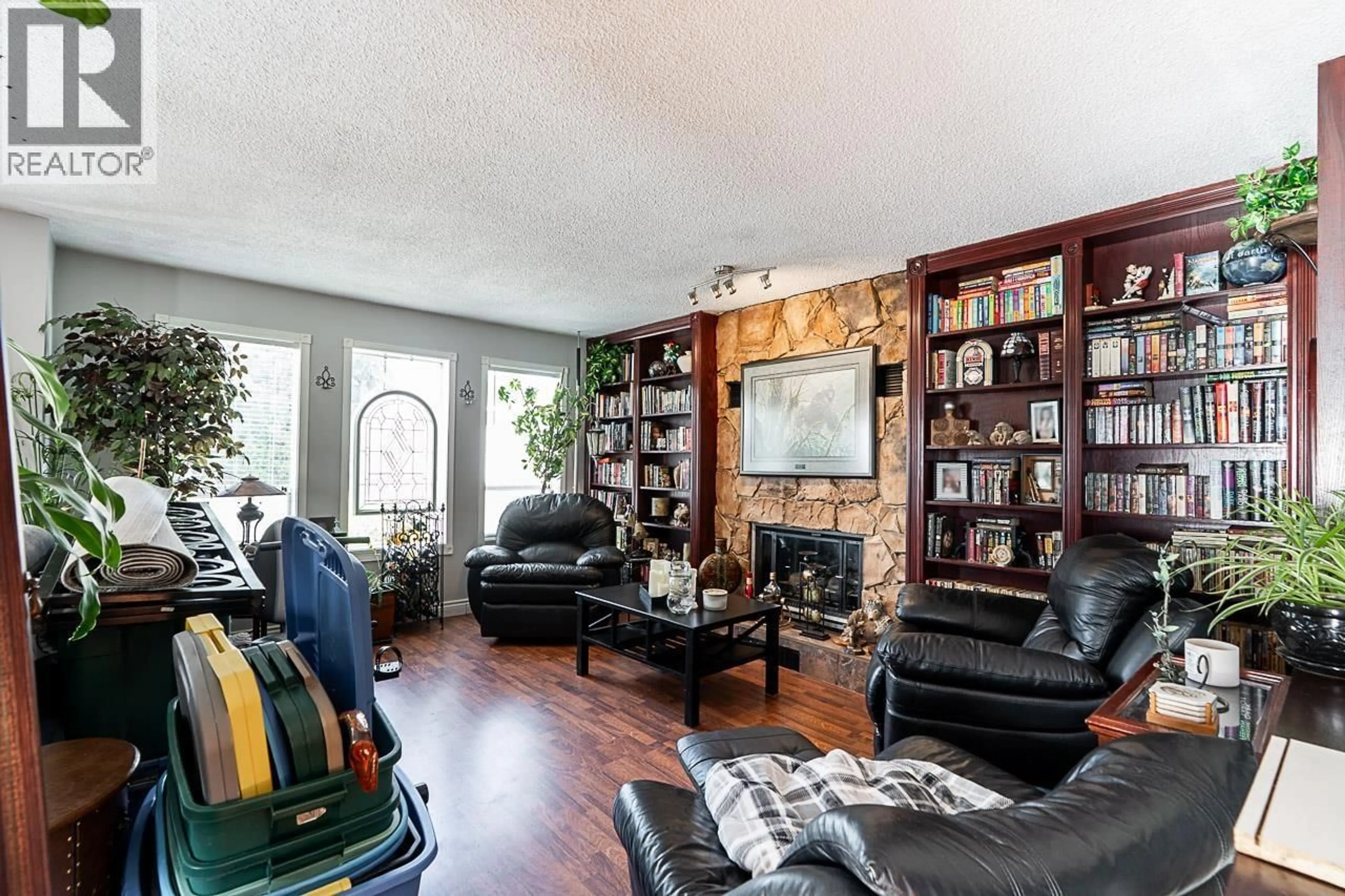 Living room with furniture, unknown for 1868 COQUITLAM AVENUE, Port Coquitlam British Columbia V3B1H7
