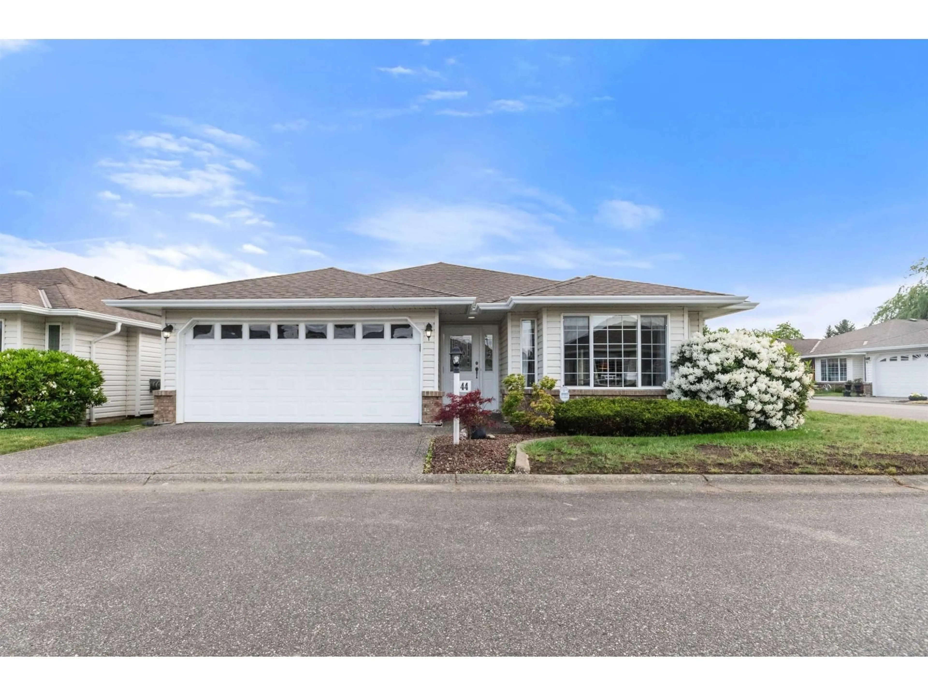 Home with vinyl exterior material, street for 44 - 46485 AIRPORT ROAD, Chilliwack British Columbia V2P7Y1