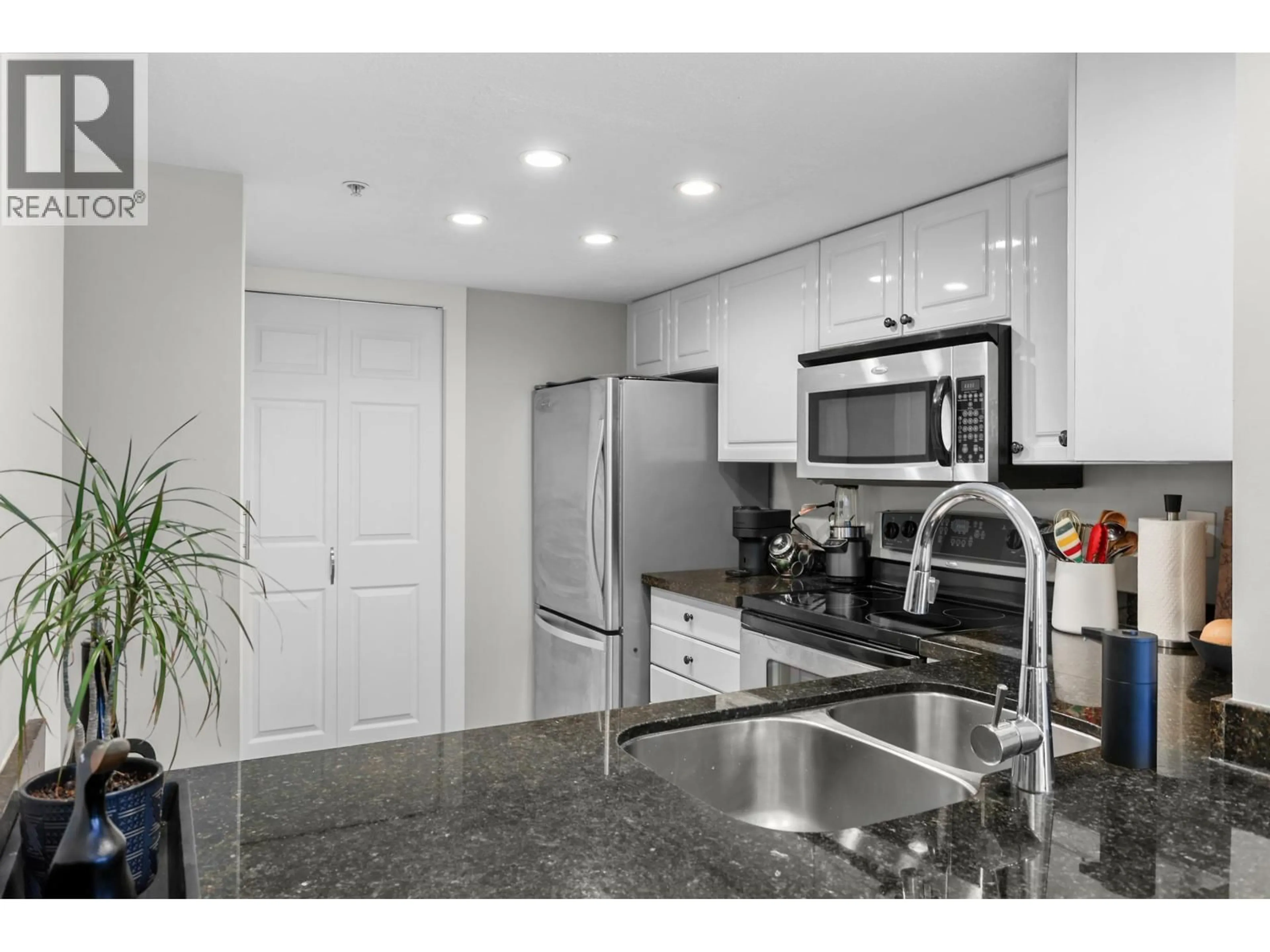 Standard kitchen, ceramic/tile floor for 402 - 220 NEWPORT DRIVE, Port Moody British Columbia V3H5B8