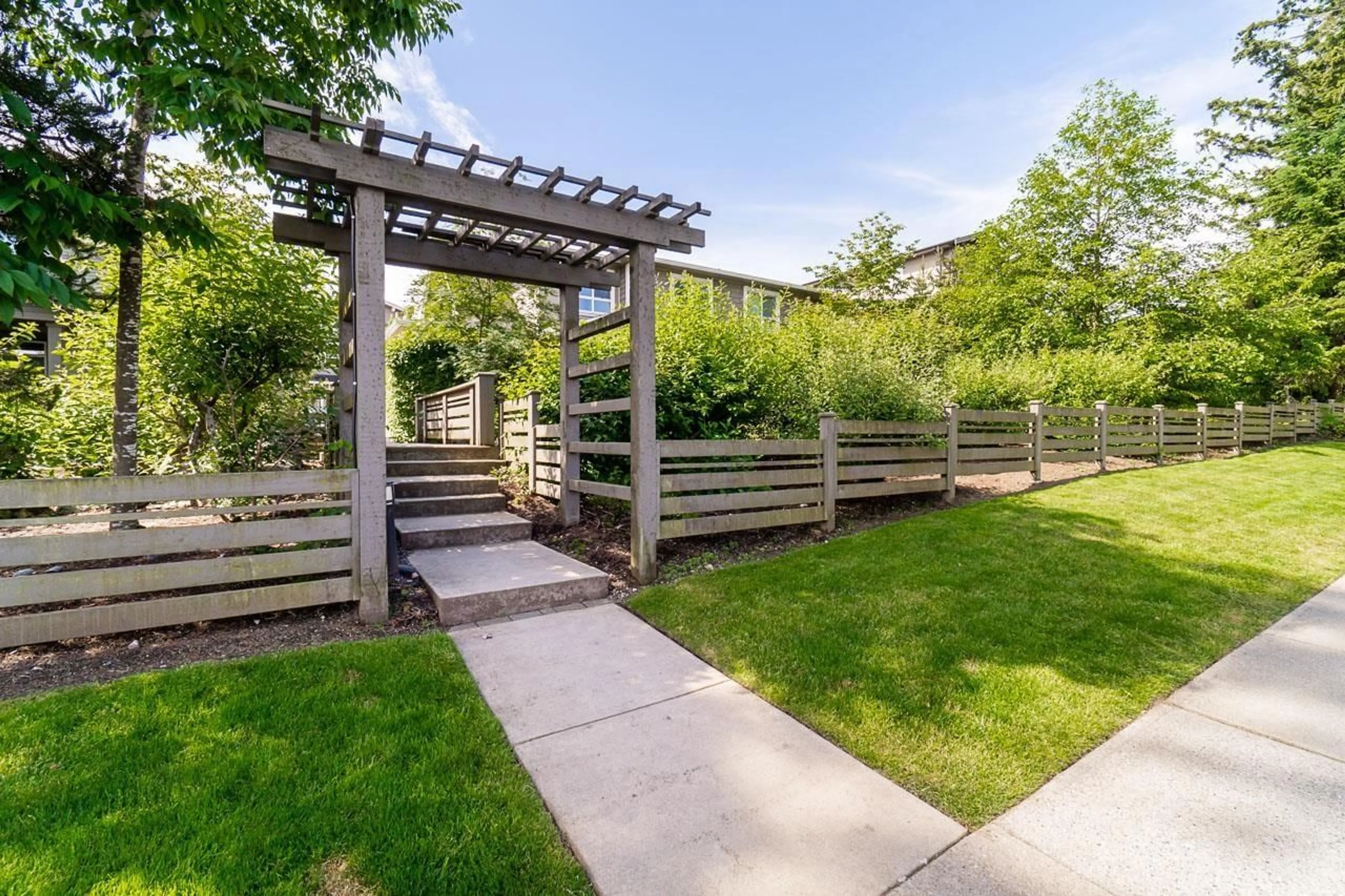 Patio, street for 165 - 2729 158TH STREET STREET, Surrey British Columbia V3Z1P4