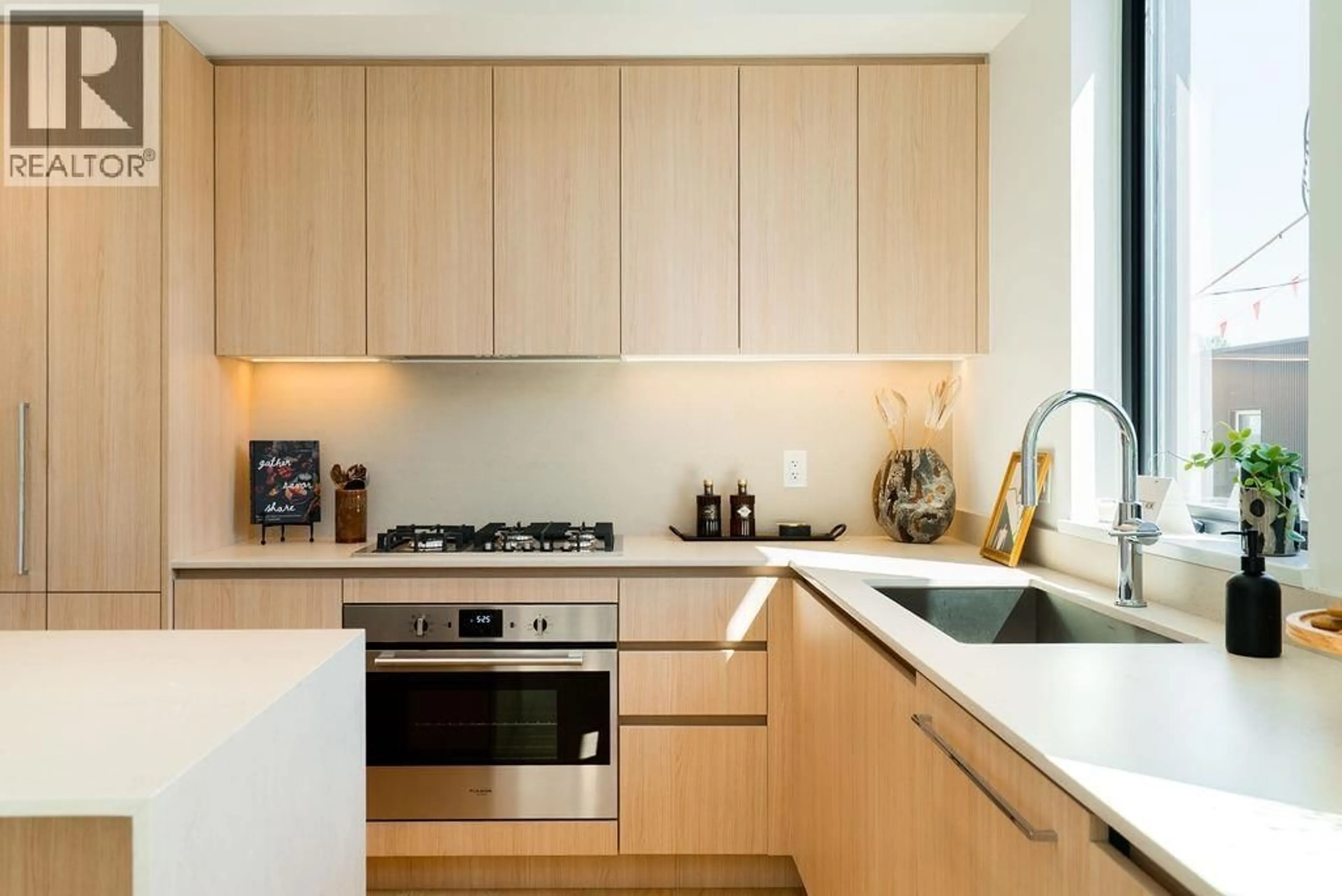 Contemporary kitchen, wood/laminate floor for 222 - 2820 NANAIMO STREET, Vancouver British Columbia V5M2E1