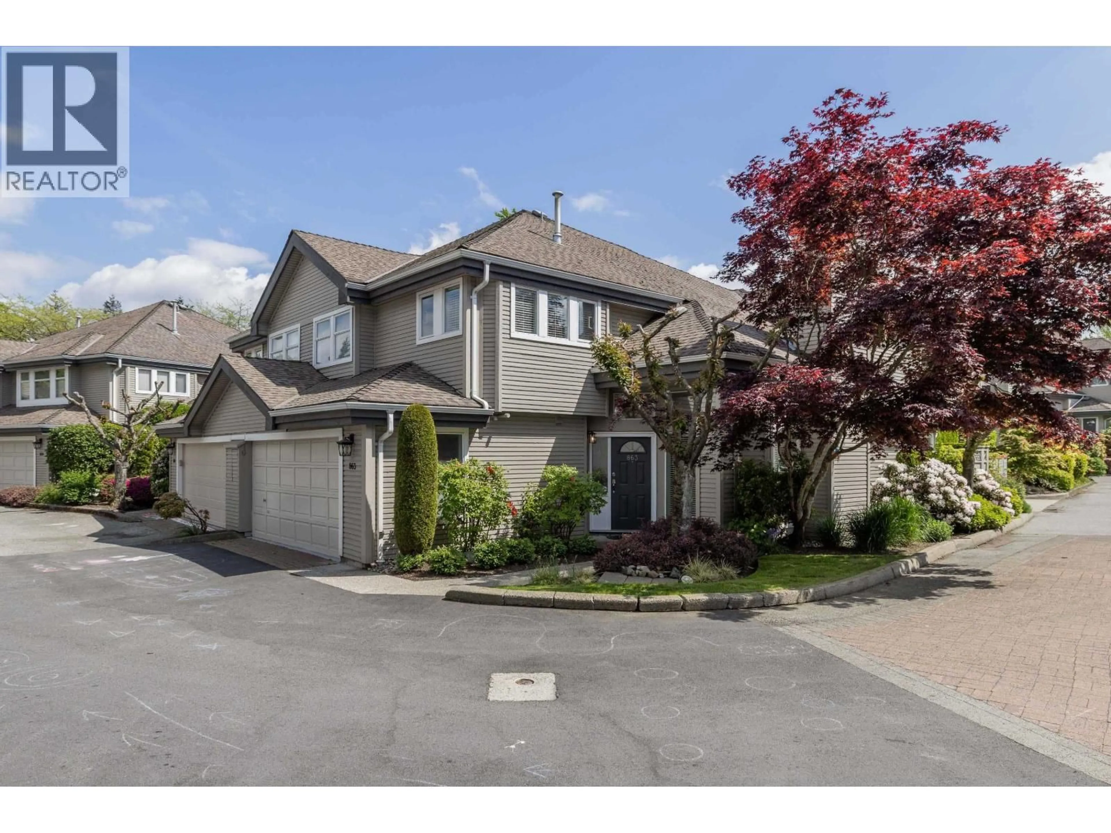 A pic from outside/outdoor area/front of a property/back of a property/a pic from drone, street for 863 ROCHE POINT DRIVE, North Vancouver British Columbia V7H2W5