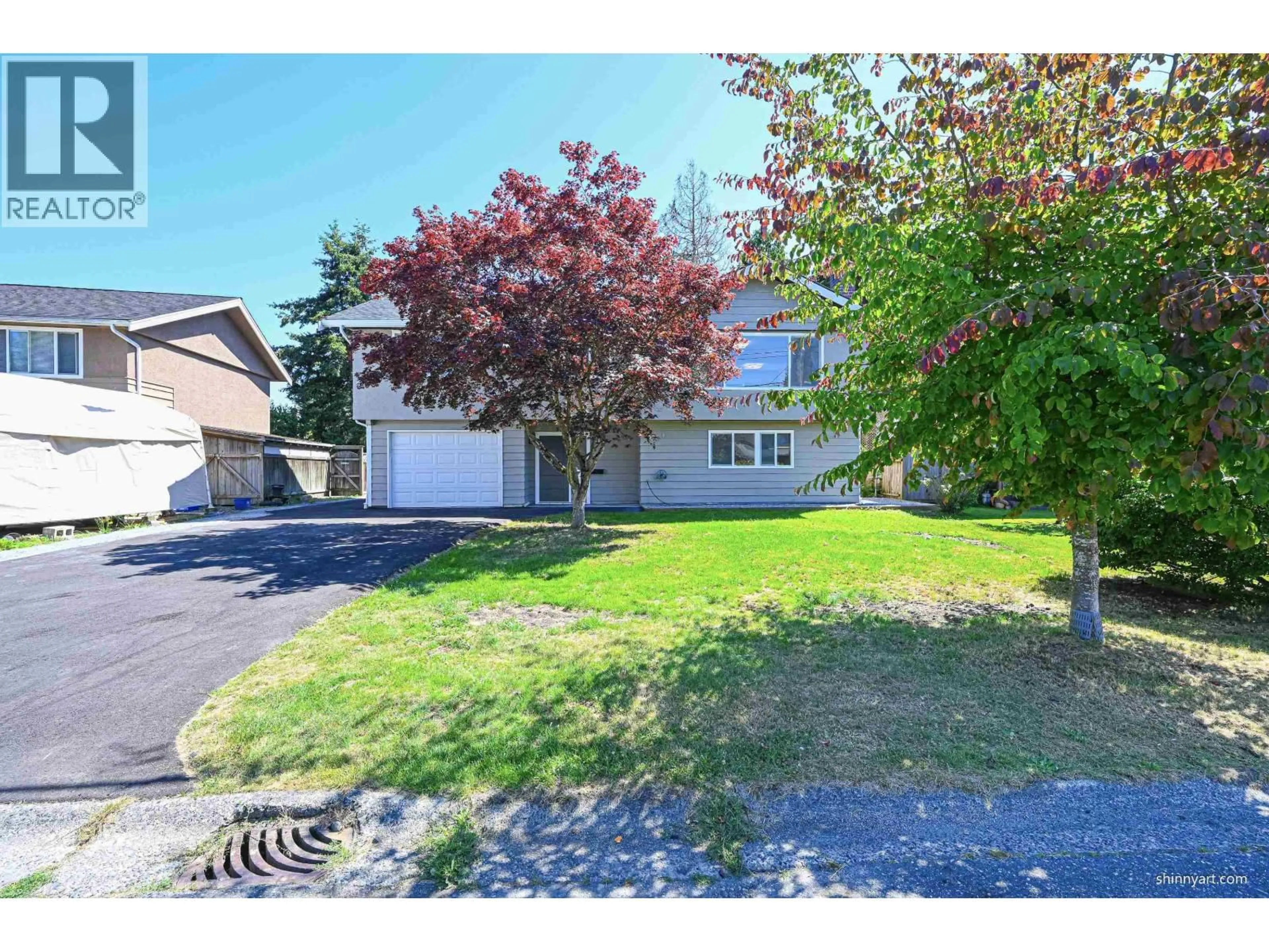 A pic from outside/outdoor area/front of a property/back of a property/a pic from drone, street for 5546 MAPLE CRESCENT, Delta British Columbia V4K1G4