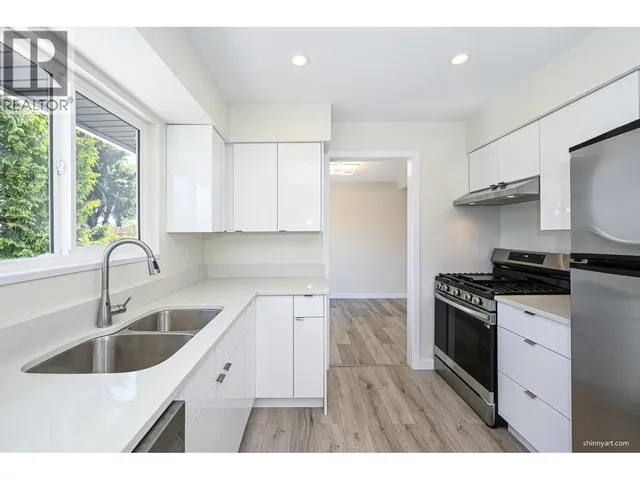 5546 MAPLE CRESCENT, Delta 3