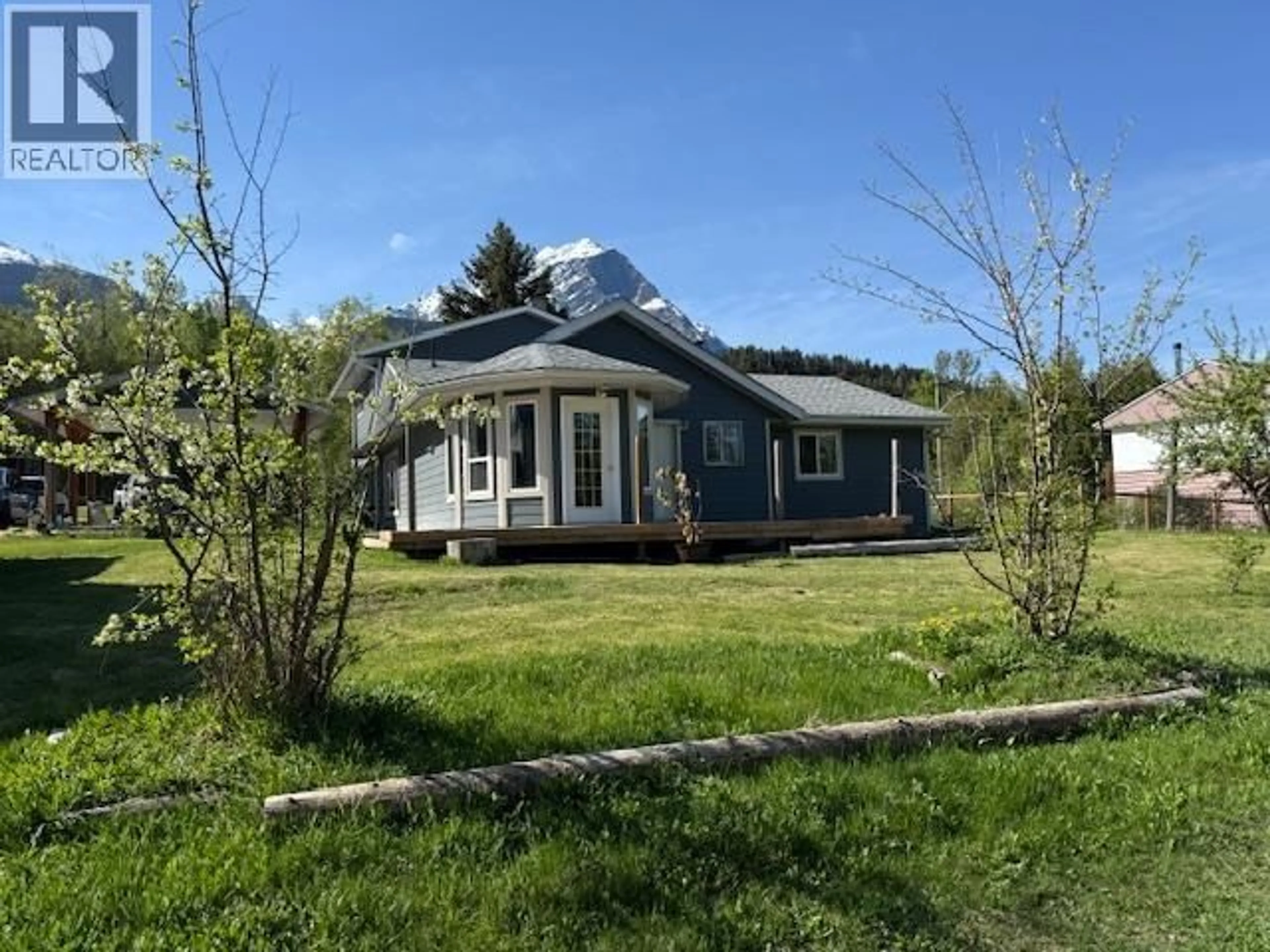 A pic from outside/outdoor area/front of a property/back of a property/a pic from drone, unknown for 4939 13TH AVENUE, New Hazelton British Columbia V0J2J0