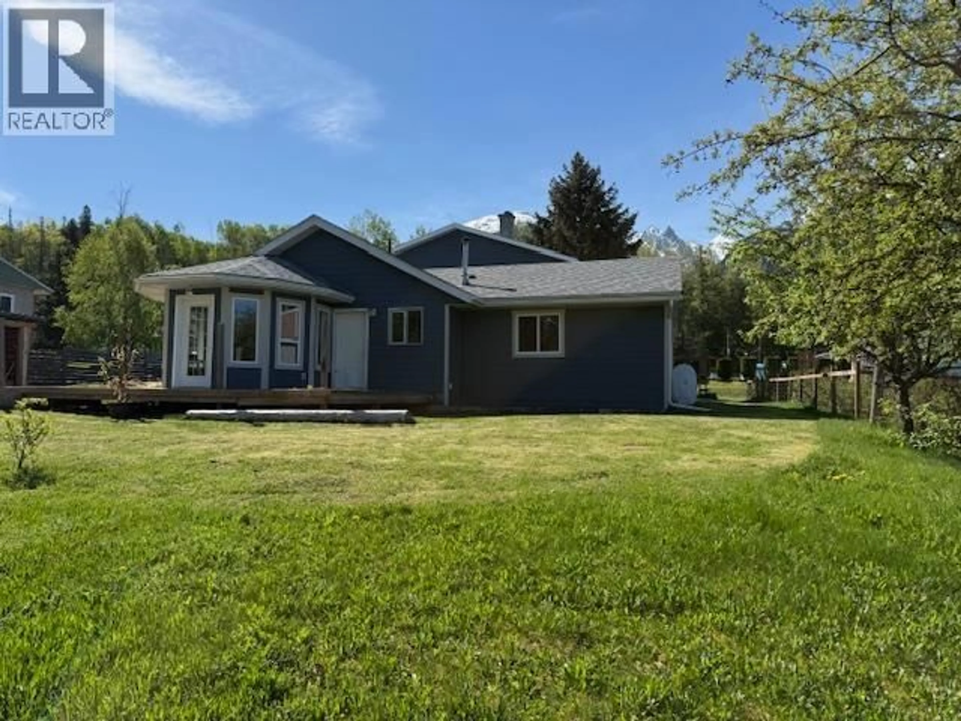 A pic from outside/outdoor area/front of a property/back of a property/a pic from drone, unknown for 4939 13TH AVENUE, New Hazelton British Columbia V0J2J0