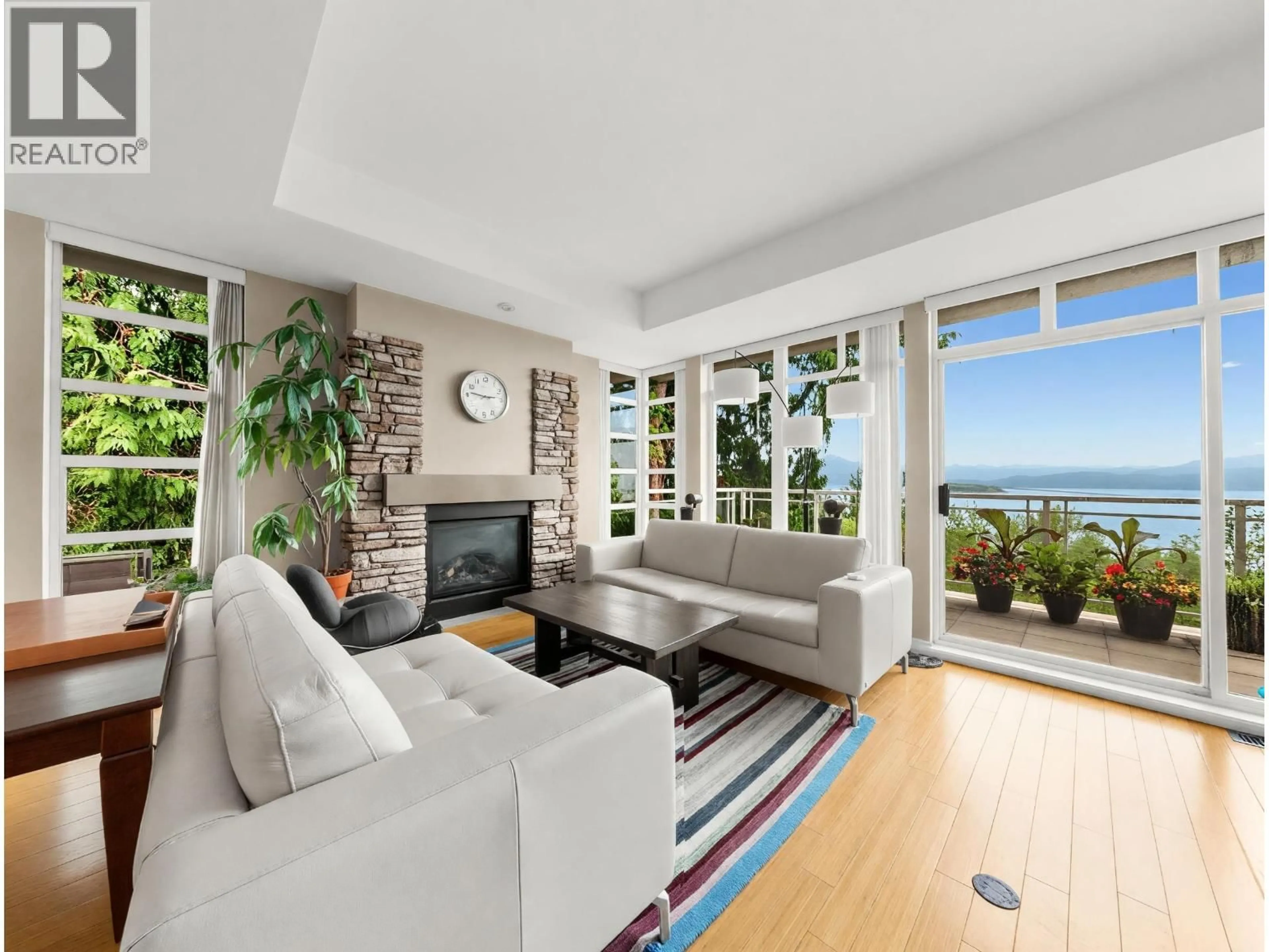 Living room with furniture, unknown for 8725 SEASCAPE DRIVE, West Vancouver British Columbia V7W3J7