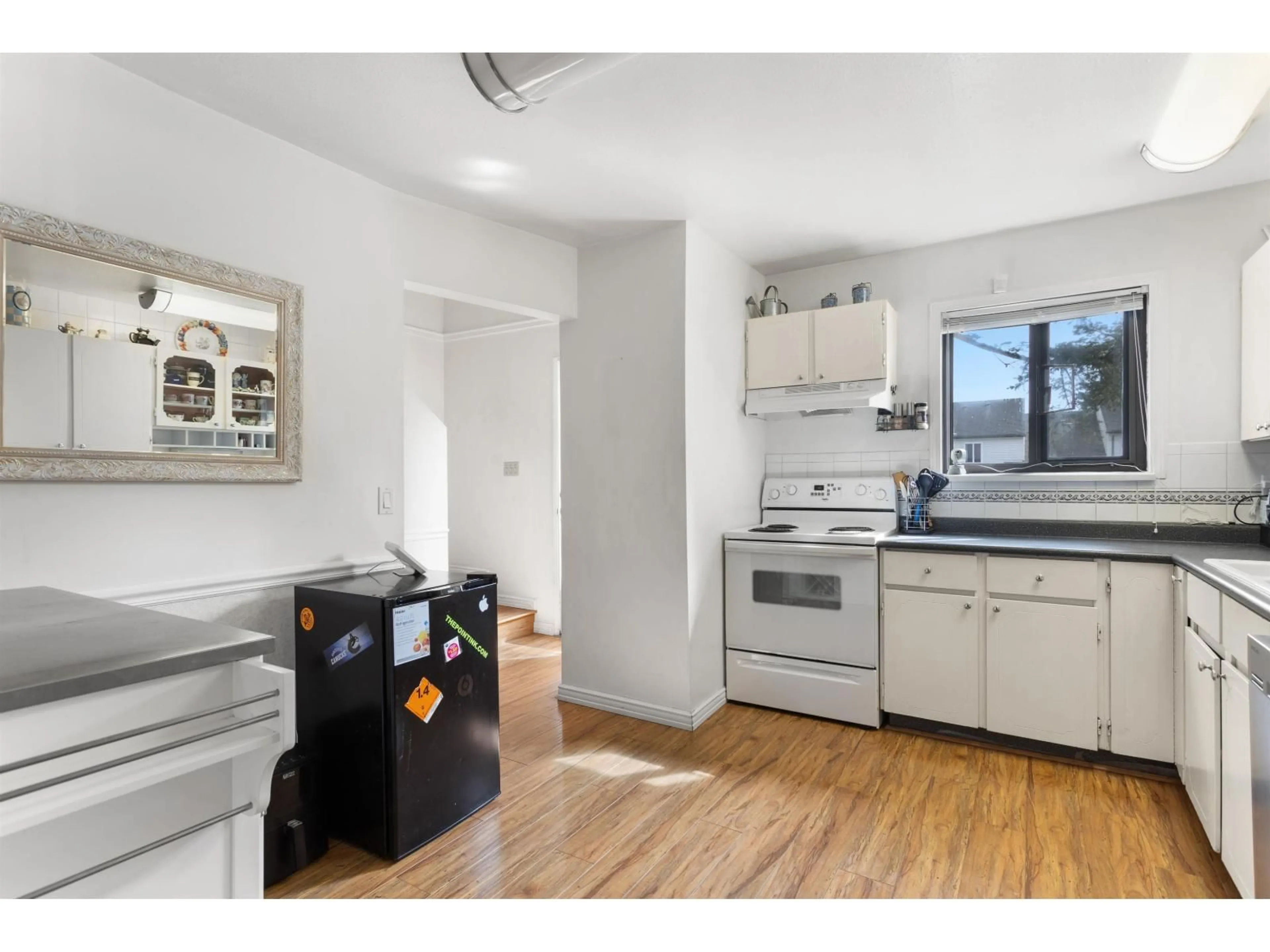 Standard kitchen, unknown for 45 - 6633 138 STREET, Surrey British Columbia V3W5G7