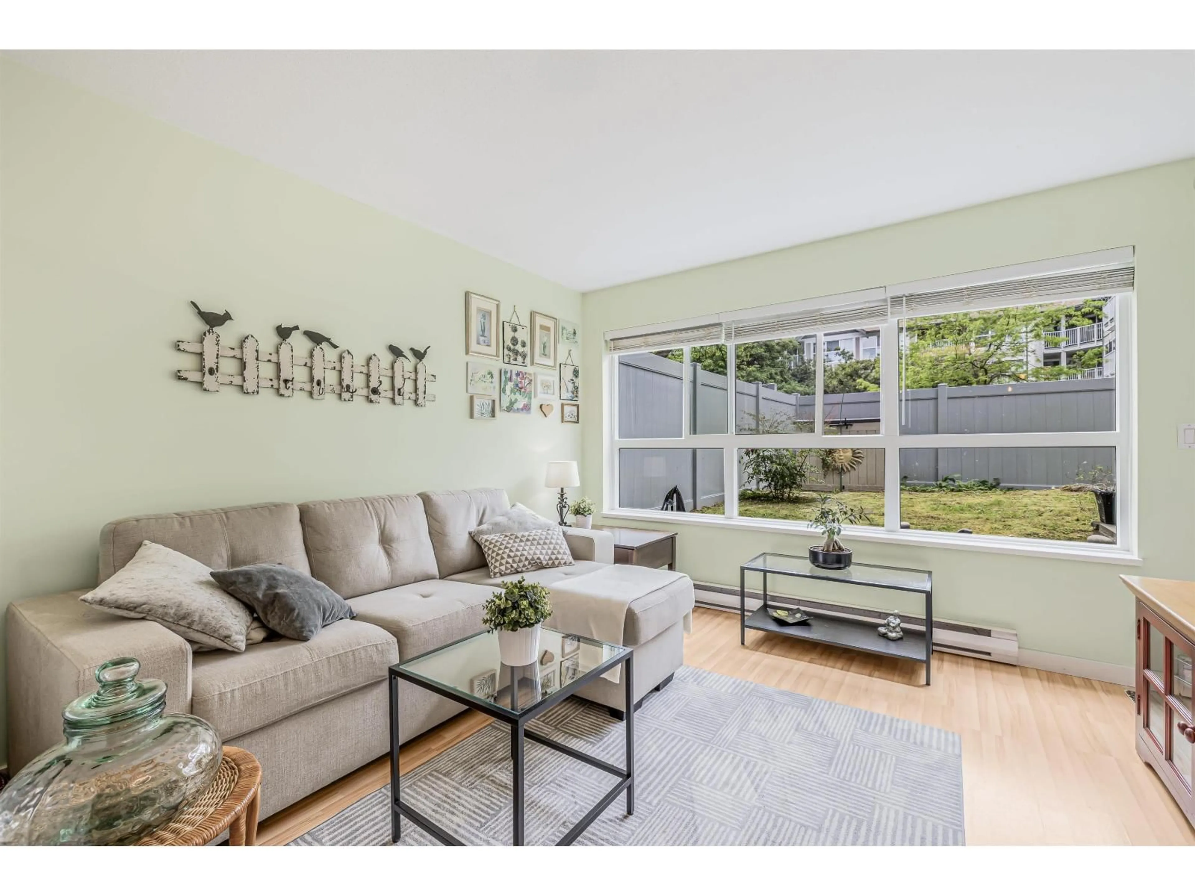 Living room with furniture, unknown for 102 - 9668 148 STREET, Surrey British Columbia V3R0W2