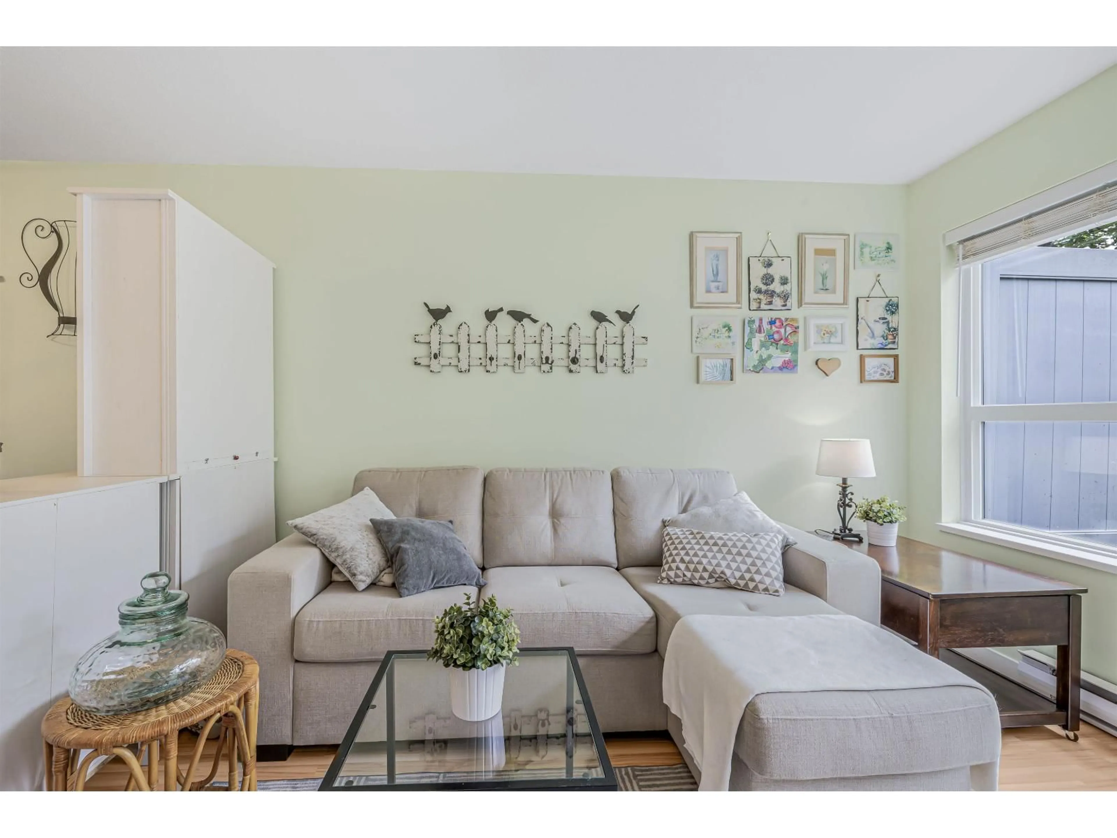 Living room with furniture, unknown for 102 - 9668 148 STREET, Surrey British Columbia V3R0W2