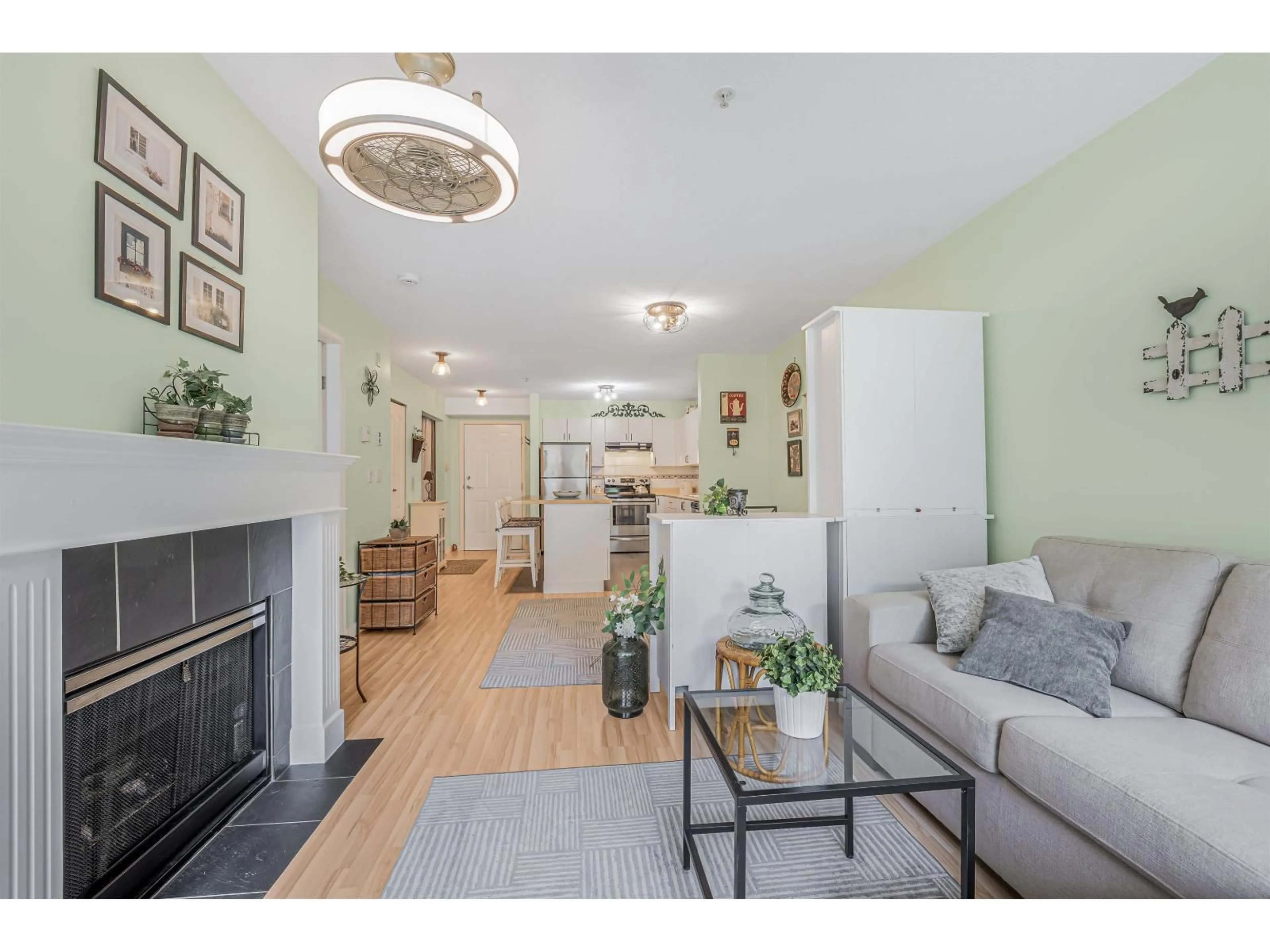 Living room with furniture, wood/laminate floor for 102 - 9668 148 STREET, Surrey British Columbia V3R0W2