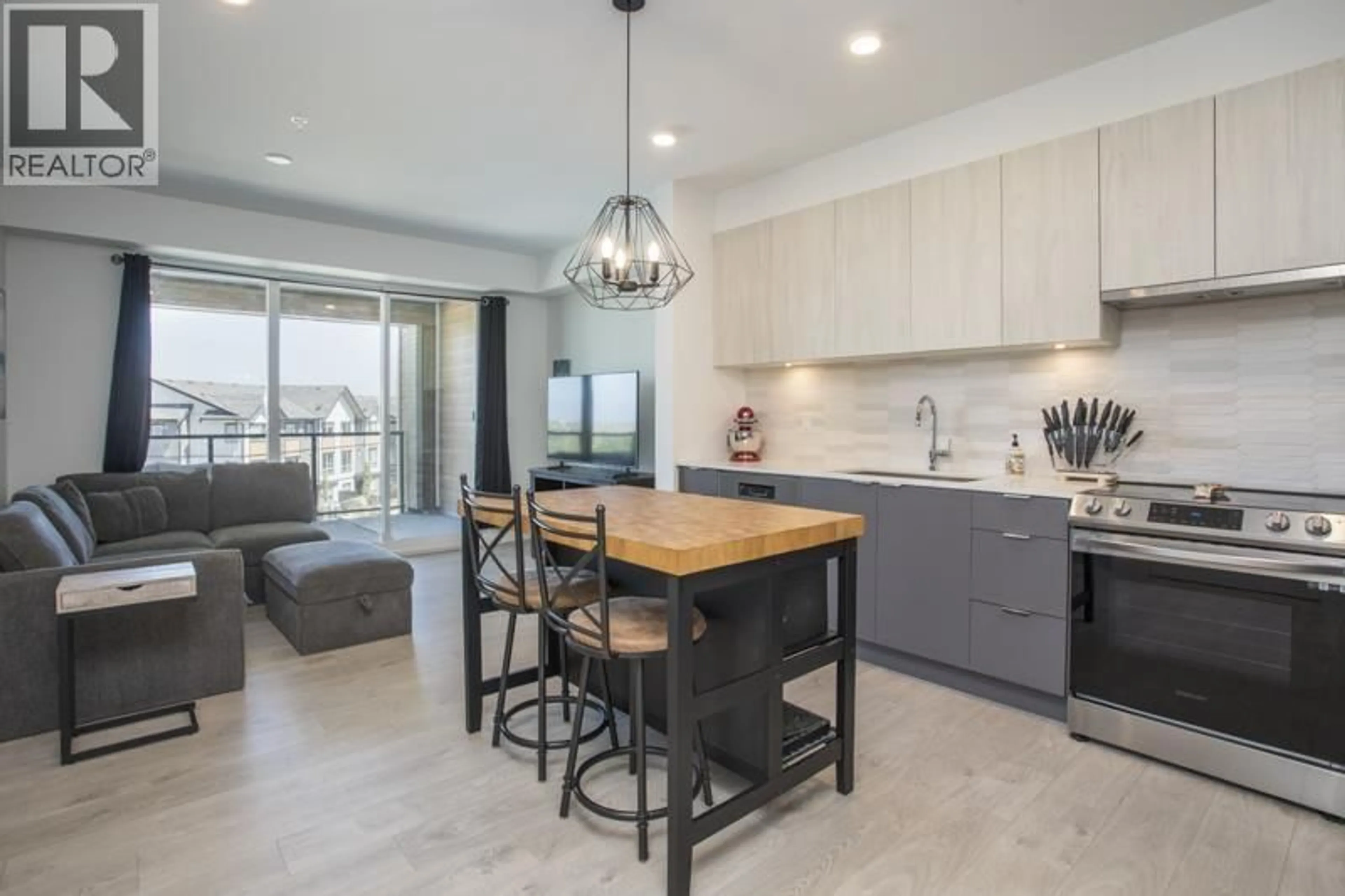 Open concept kitchen, ceramic/tile floor for 306 - 2499 RABBIT DRIVE, Tsawwassen British Columbia V4M0G4