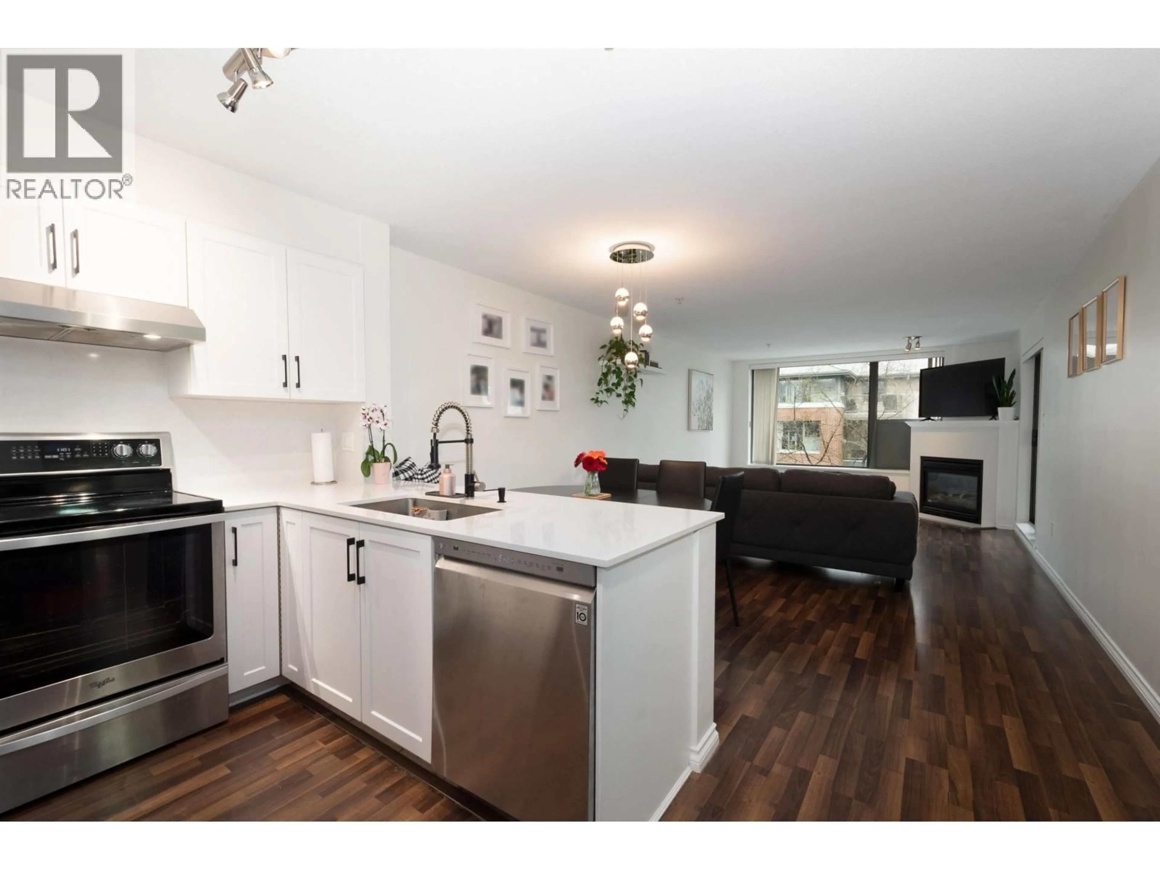 Open concept kitchen, wood/laminate floor for 314 - 225 NEWPORT DRIVE, Port Moody British Columbia V3H5C9