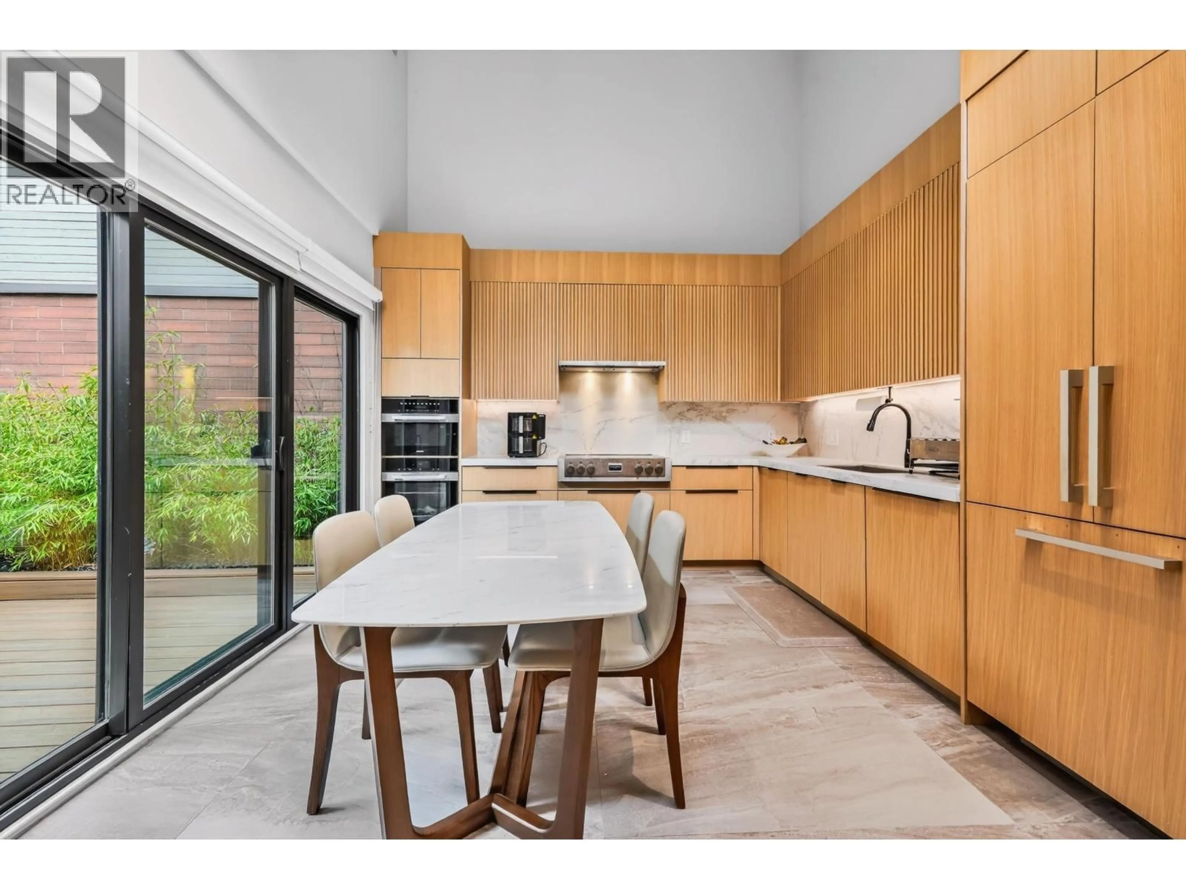 Contemporary kitchen, unknown for 423 GREENSBORO PLACE, Vancouver British Columbia V5X4M6