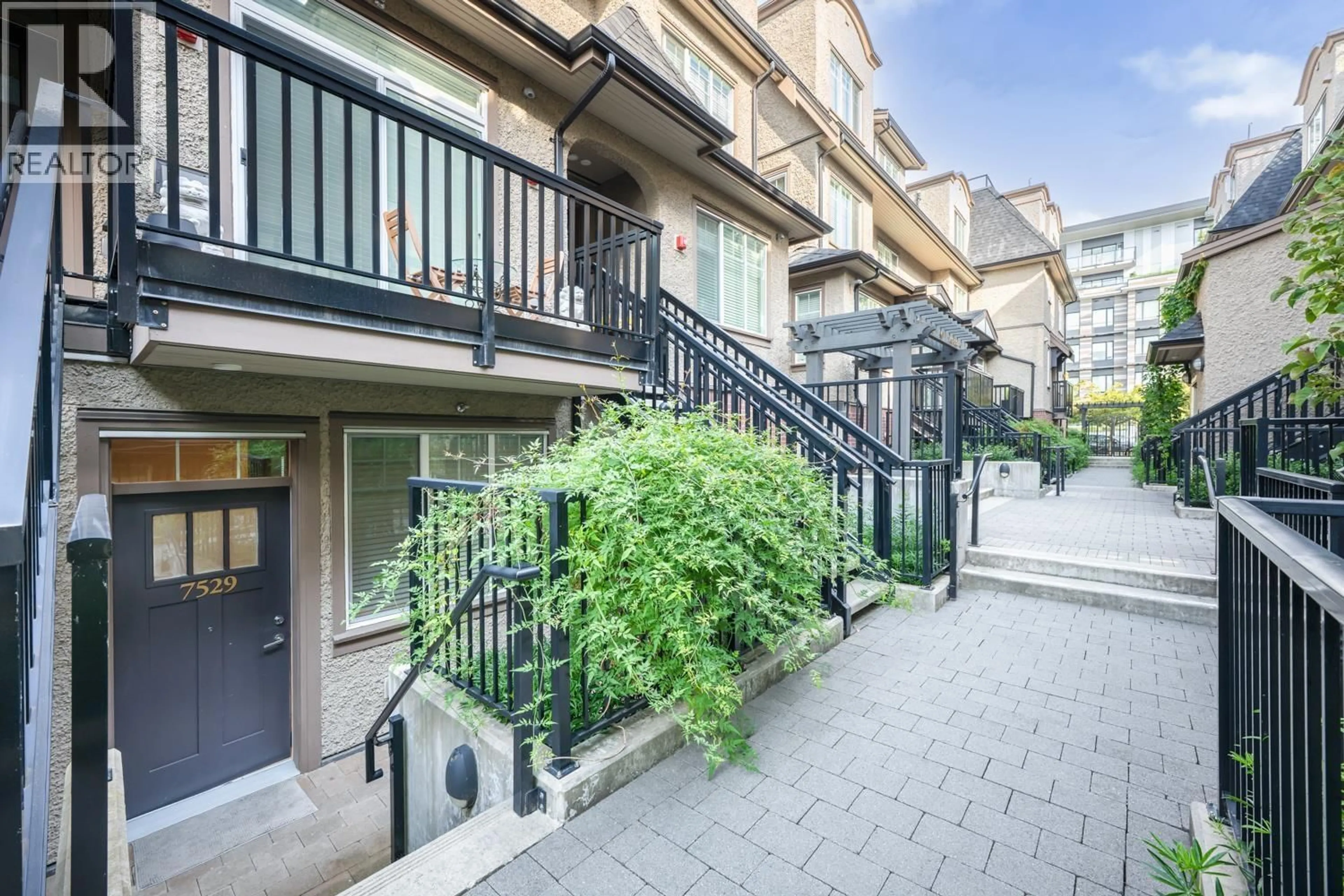 Patio, street for 7529 YUKON STREET, Vancouver British Columbia V5X2Y4