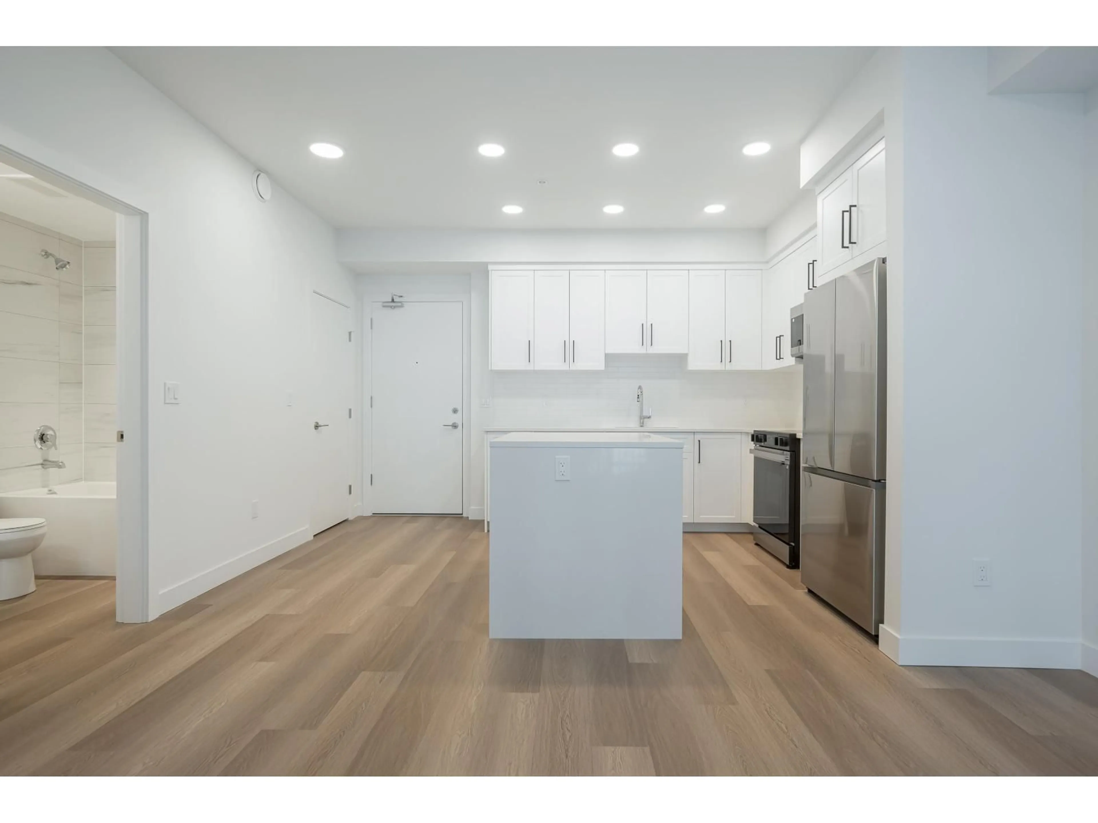 Open concept kitchen, unknown for 306 - 33820 SOUTH FRASER WAY, Abbotsford British Columbia V2S0P2