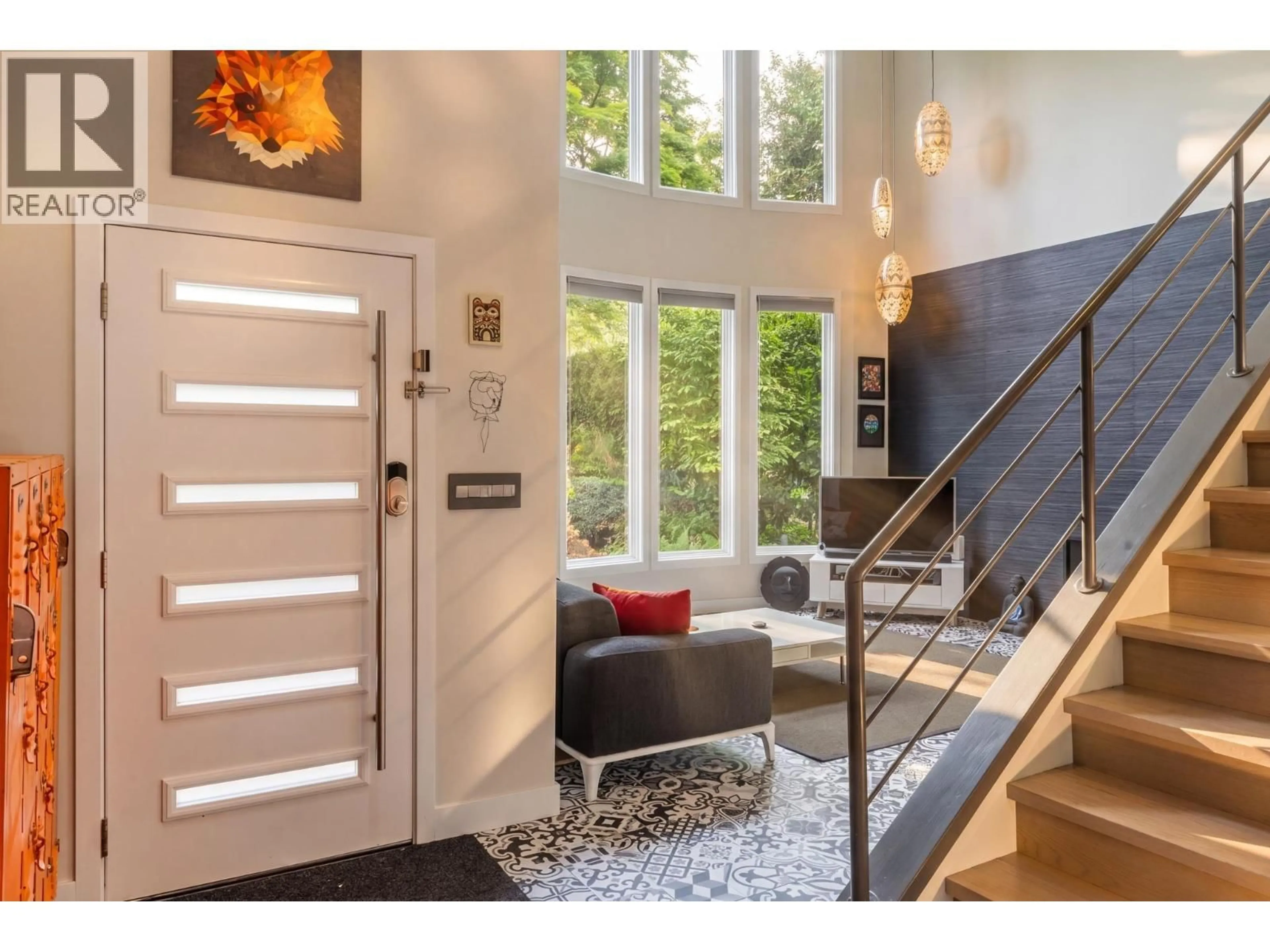 Indoor entryway for 3542 2ND AVENUE, Vancouver British Columbia V6R1J4