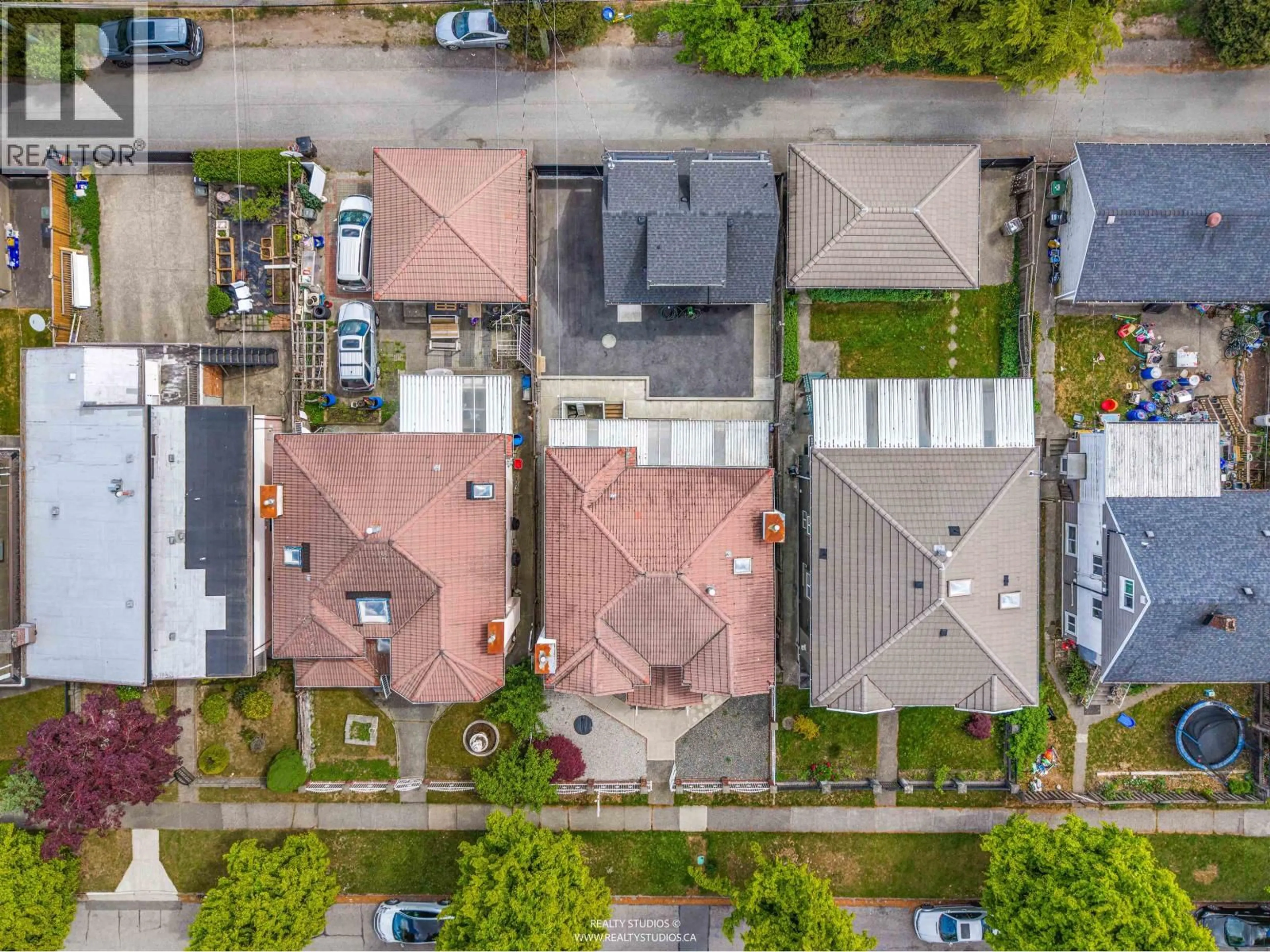 A pic from outside/outdoor area/front of a property/back of a property/a pic from drone, street for 3466 DIEPPE DRIVE, Vancouver British Columbia V5M4C7