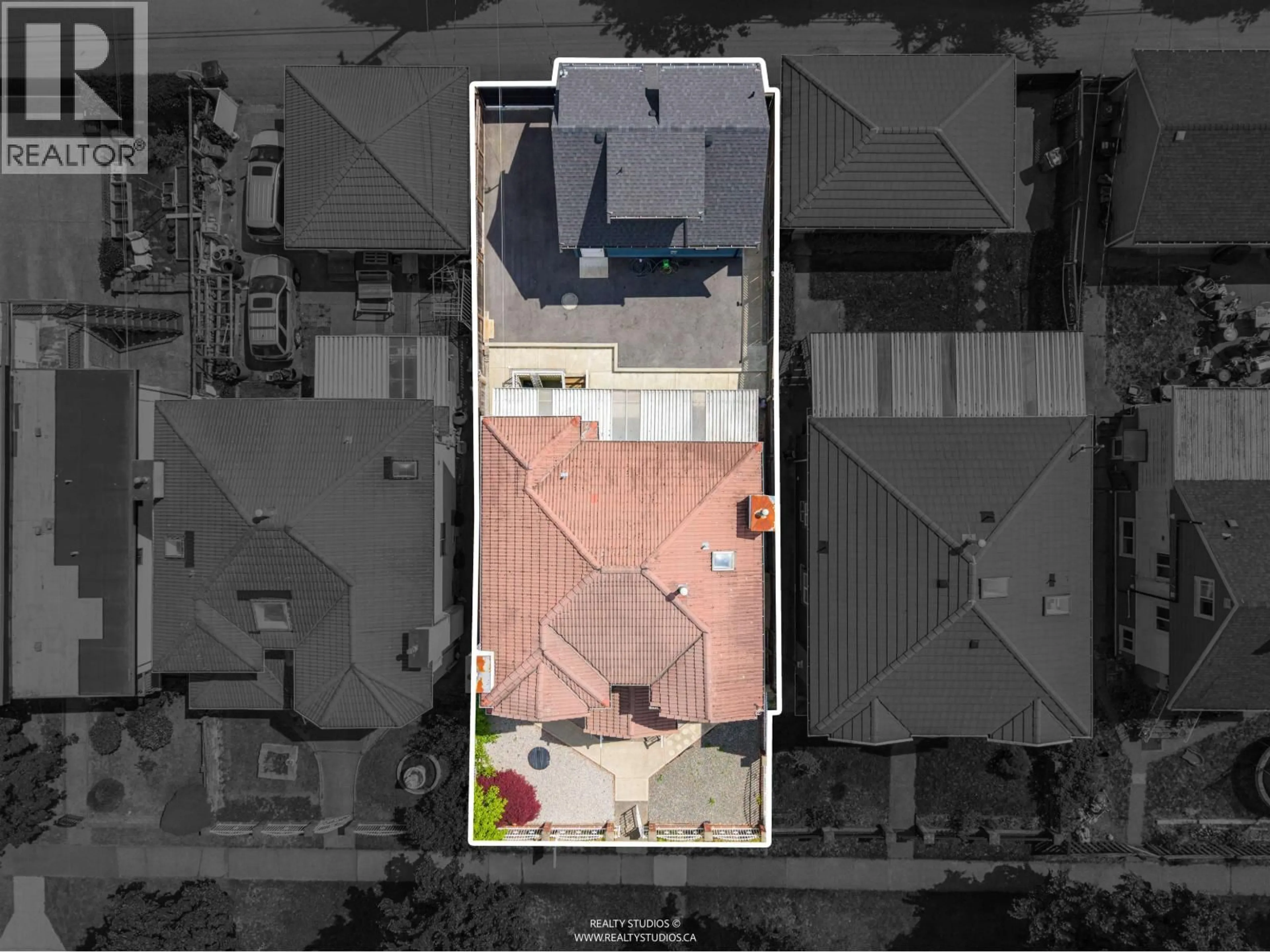 A pic from outside/outdoor area/front of a property/back of a property/a pic from drone, street for 3466 DIEPPE DRIVE, Vancouver British Columbia V5M4C7