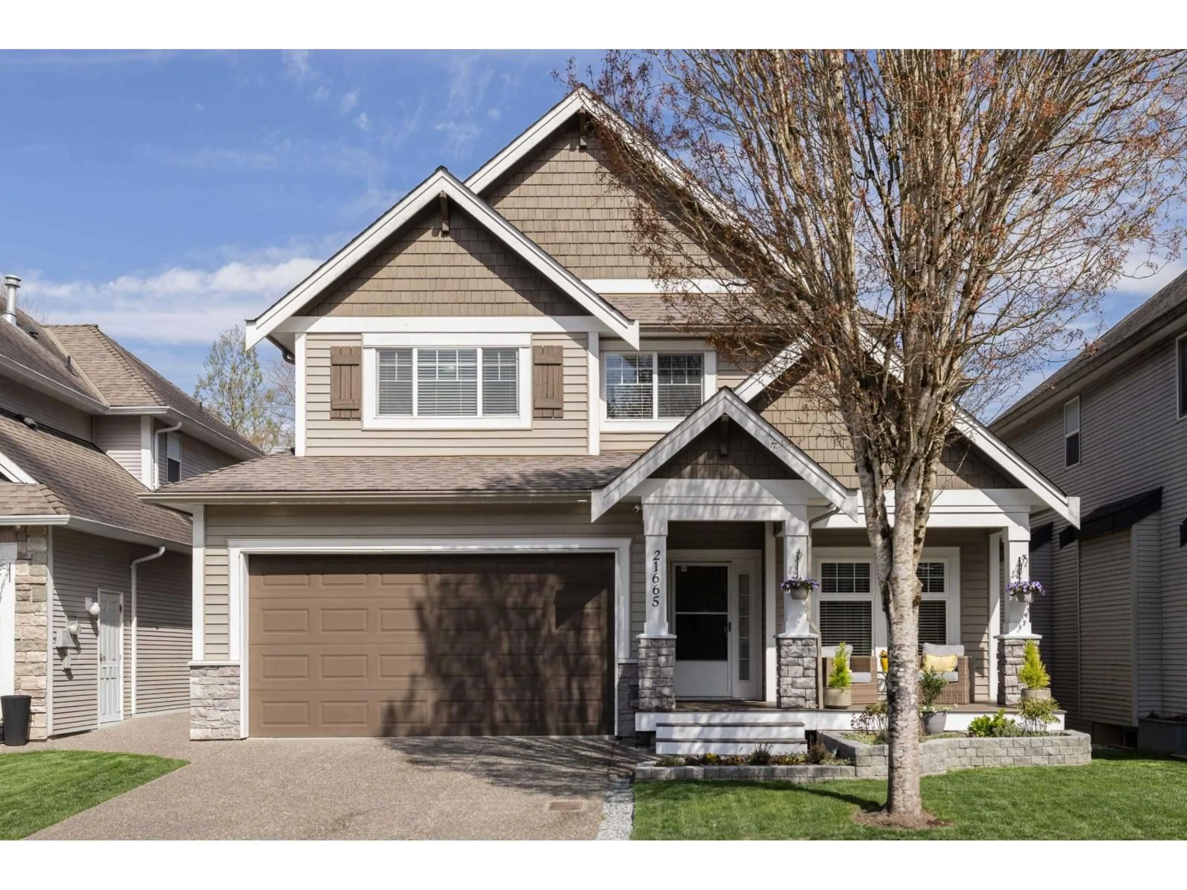 Home with vinyl exterior material, street for 21665 95 AVENUE, Langley British Columbia V1M4E3
