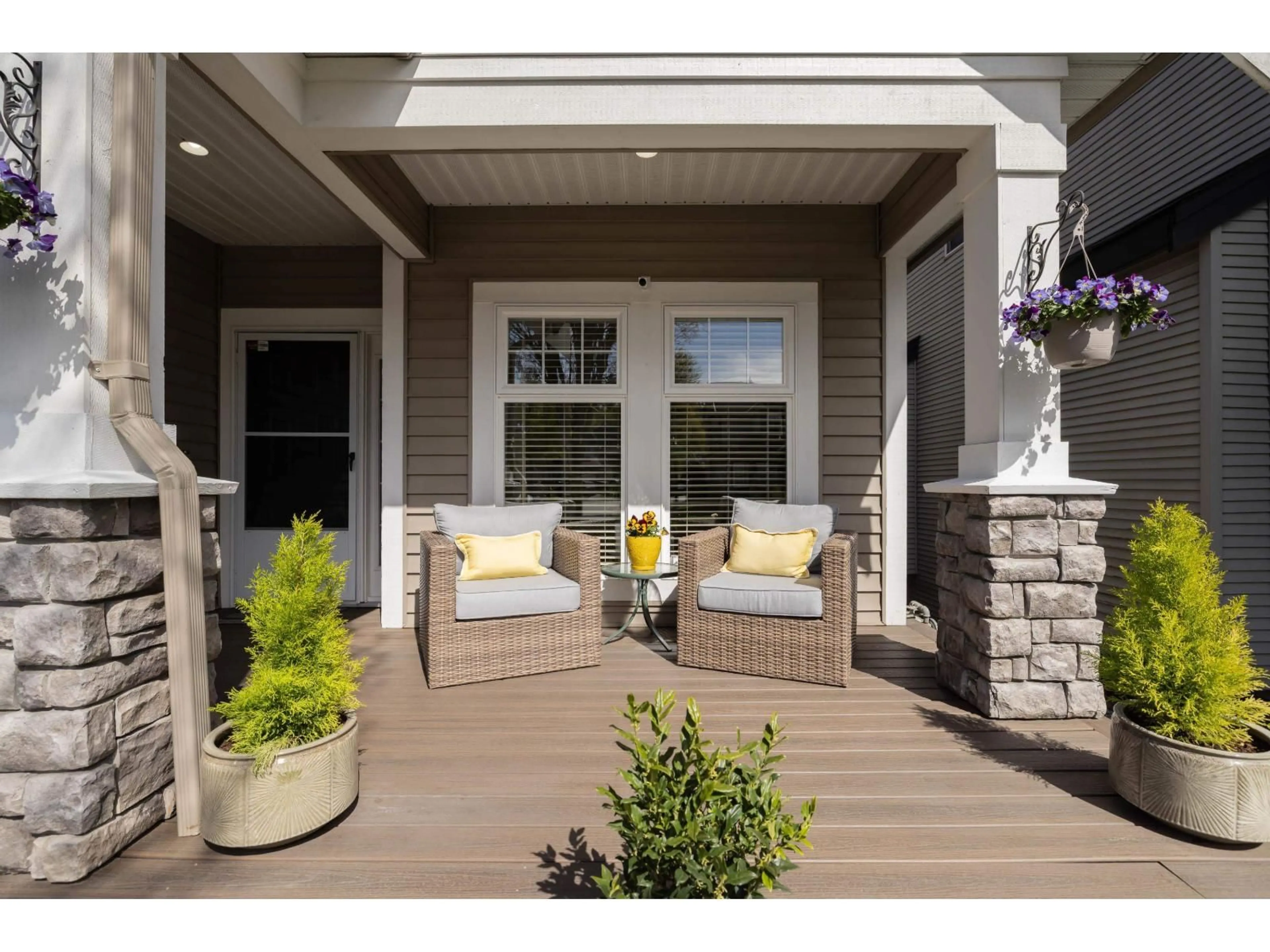 Patio, street for 21665 95 AVENUE, Langley British Columbia V1M4E3