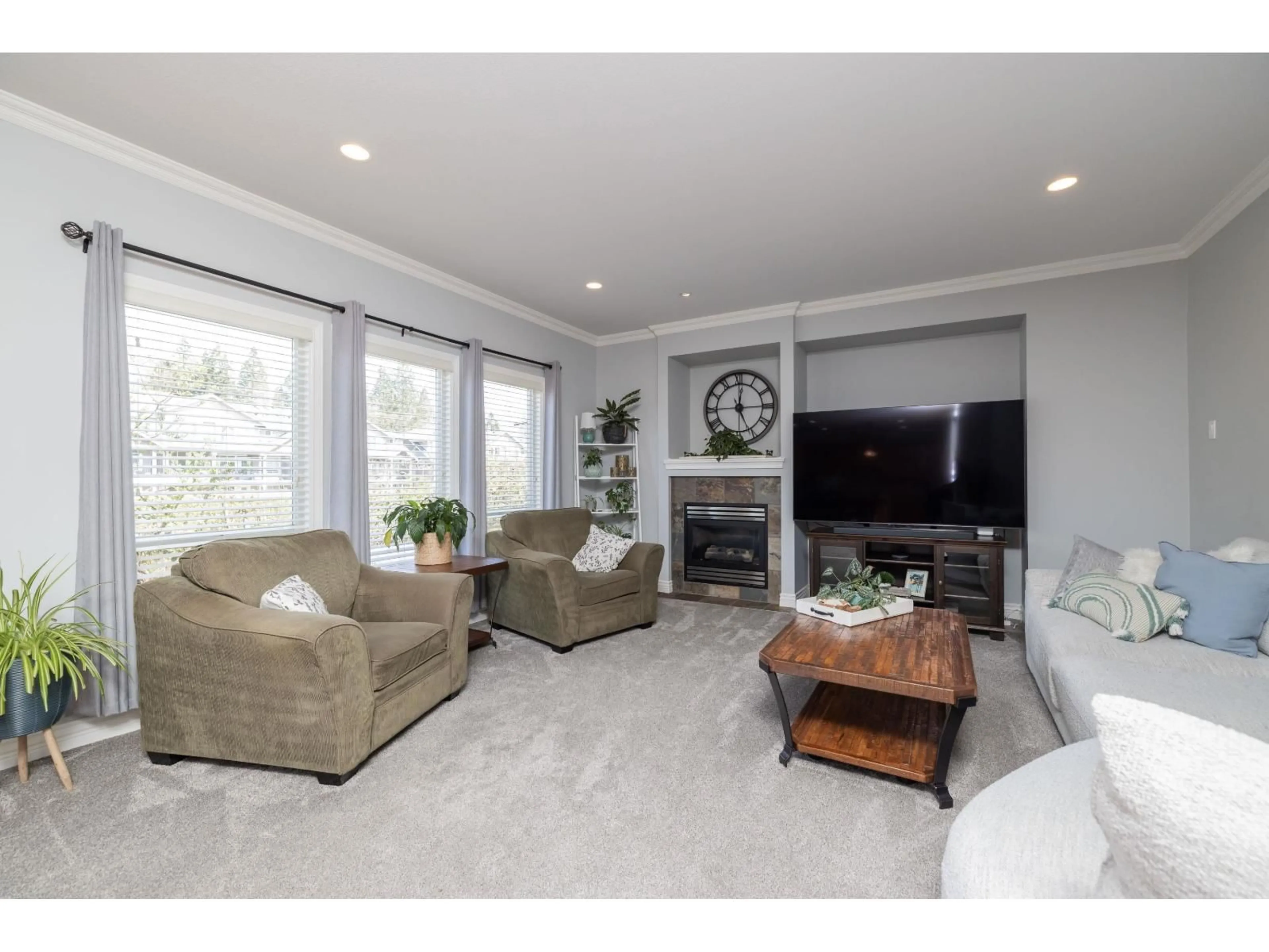 Living room with furniture, unknown for 21665 95 AVENUE, Langley British Columbia V1M4E3
