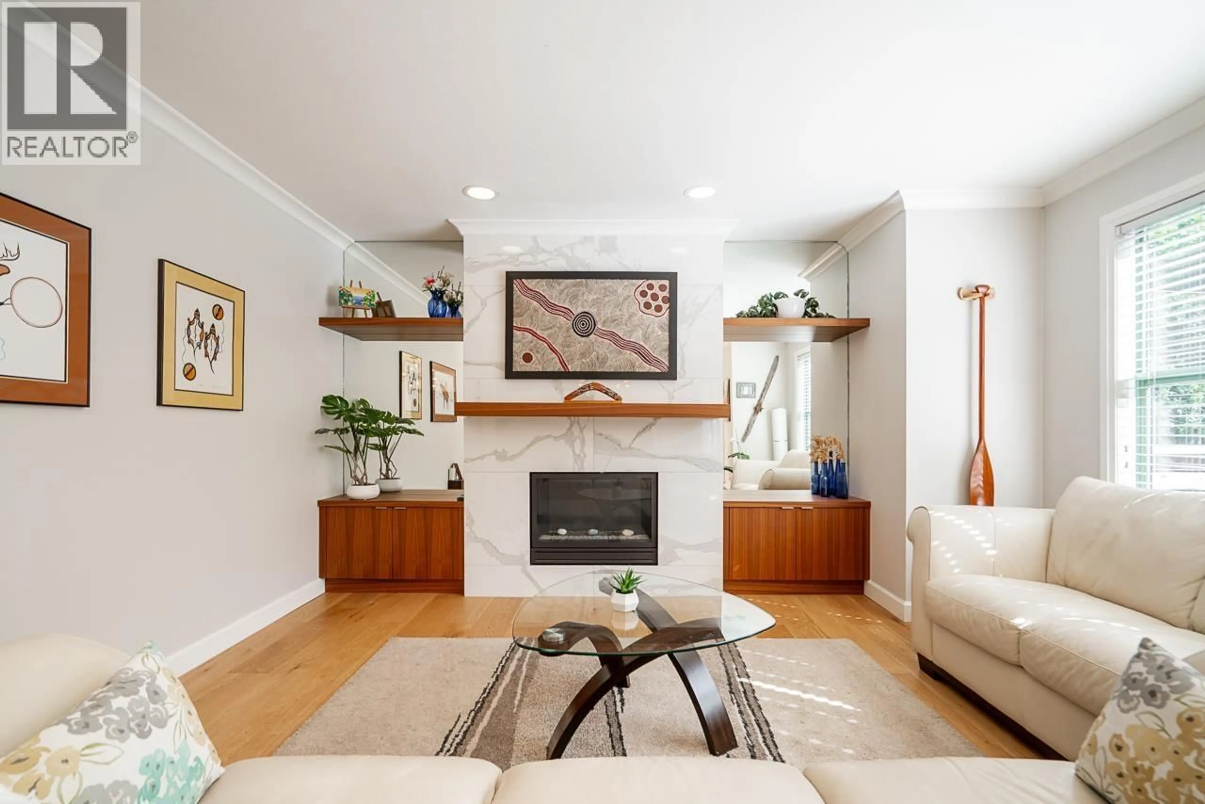 Living room with furniture, unknown for 11 - 229 8TH STREET, North Vancouver British Columbia V7L1Y9