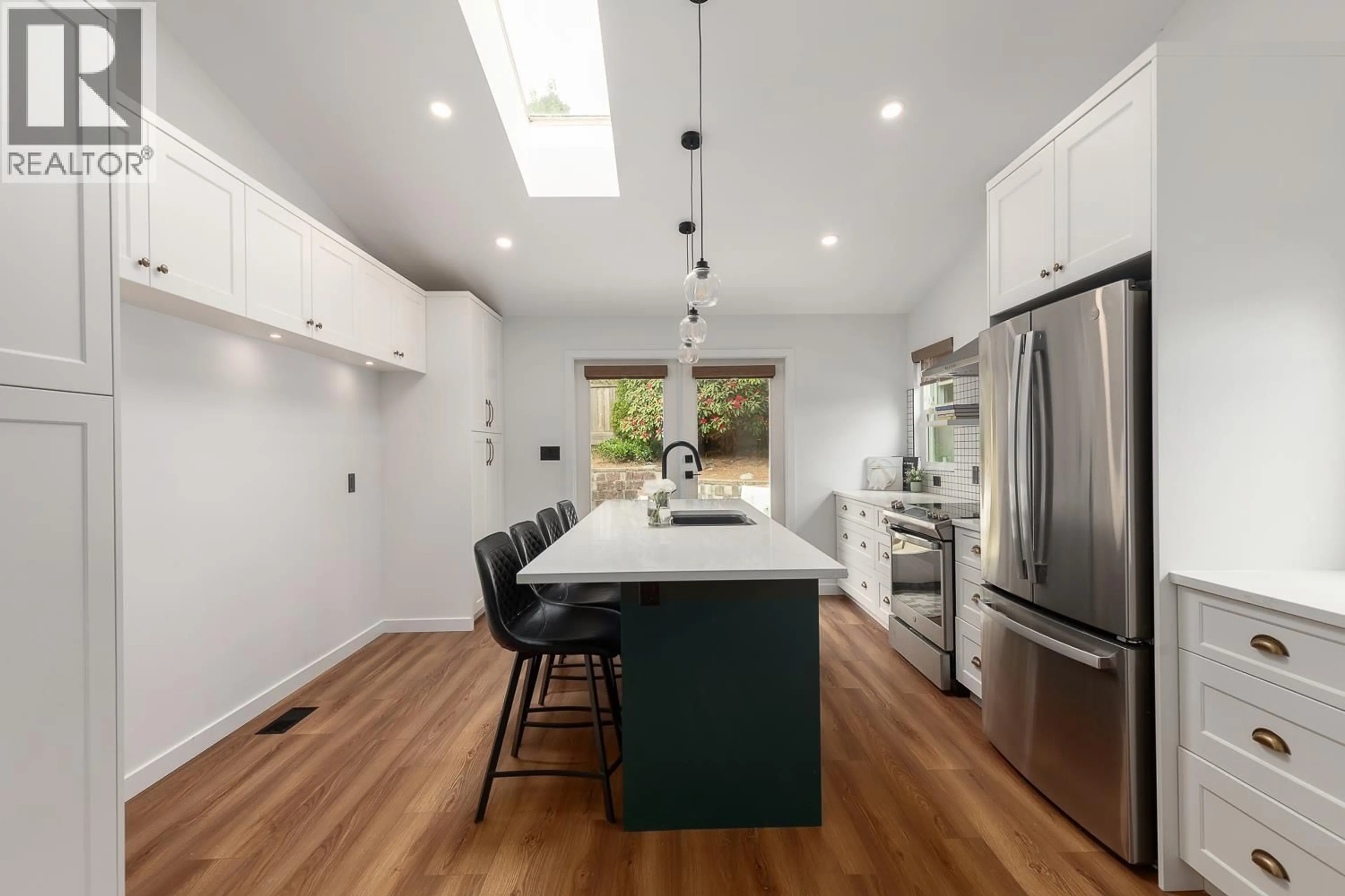 Open concept kitchen, unknown for 8029 WESTLAKE STREET, Burnaby British Columbia V5A2A9