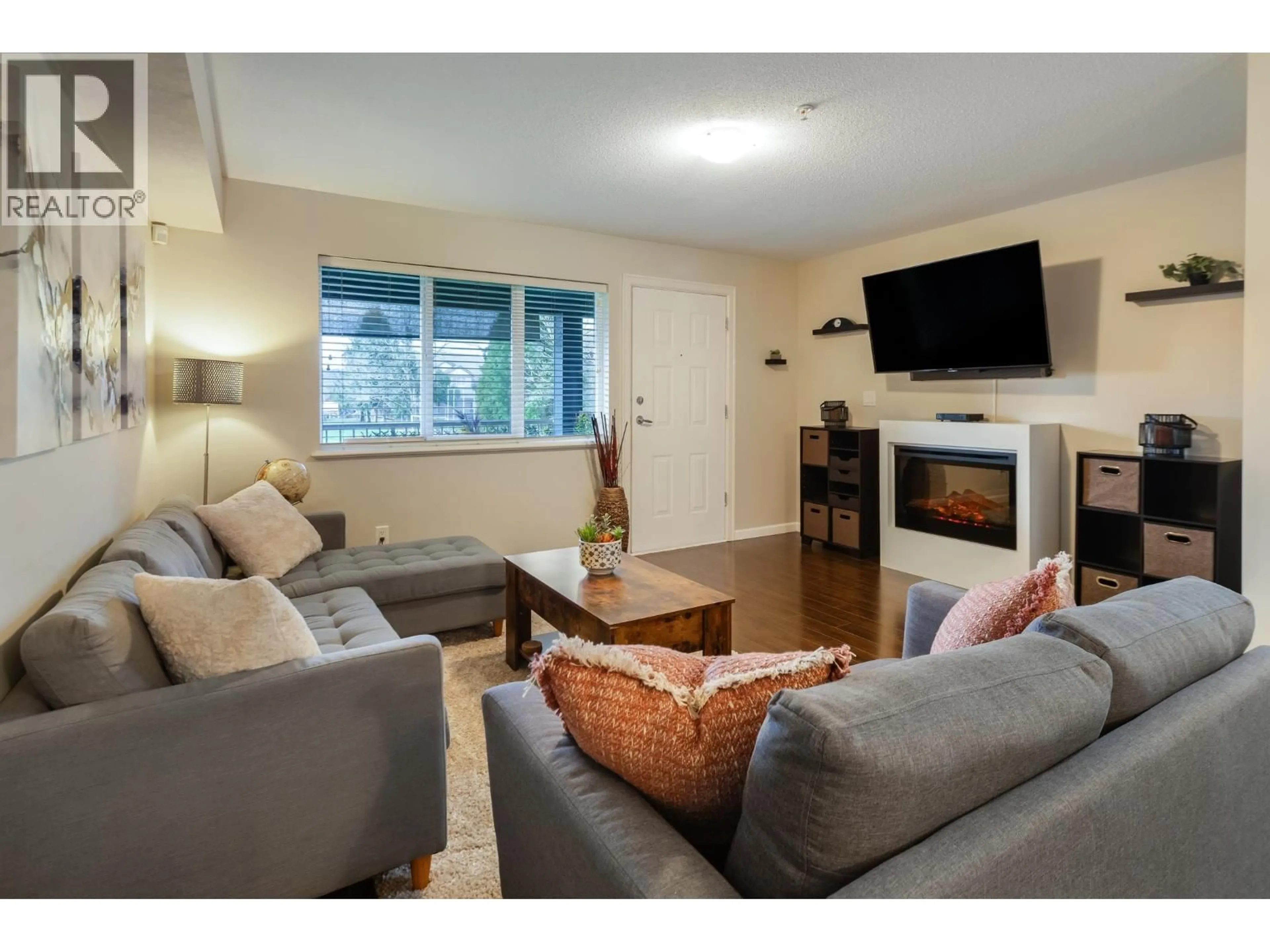 Living room with furniture, wood/laminate floor for 17 - 1268 RIVERSIDE DRIVE, Port Coquitlam British Columbia V3B0A8